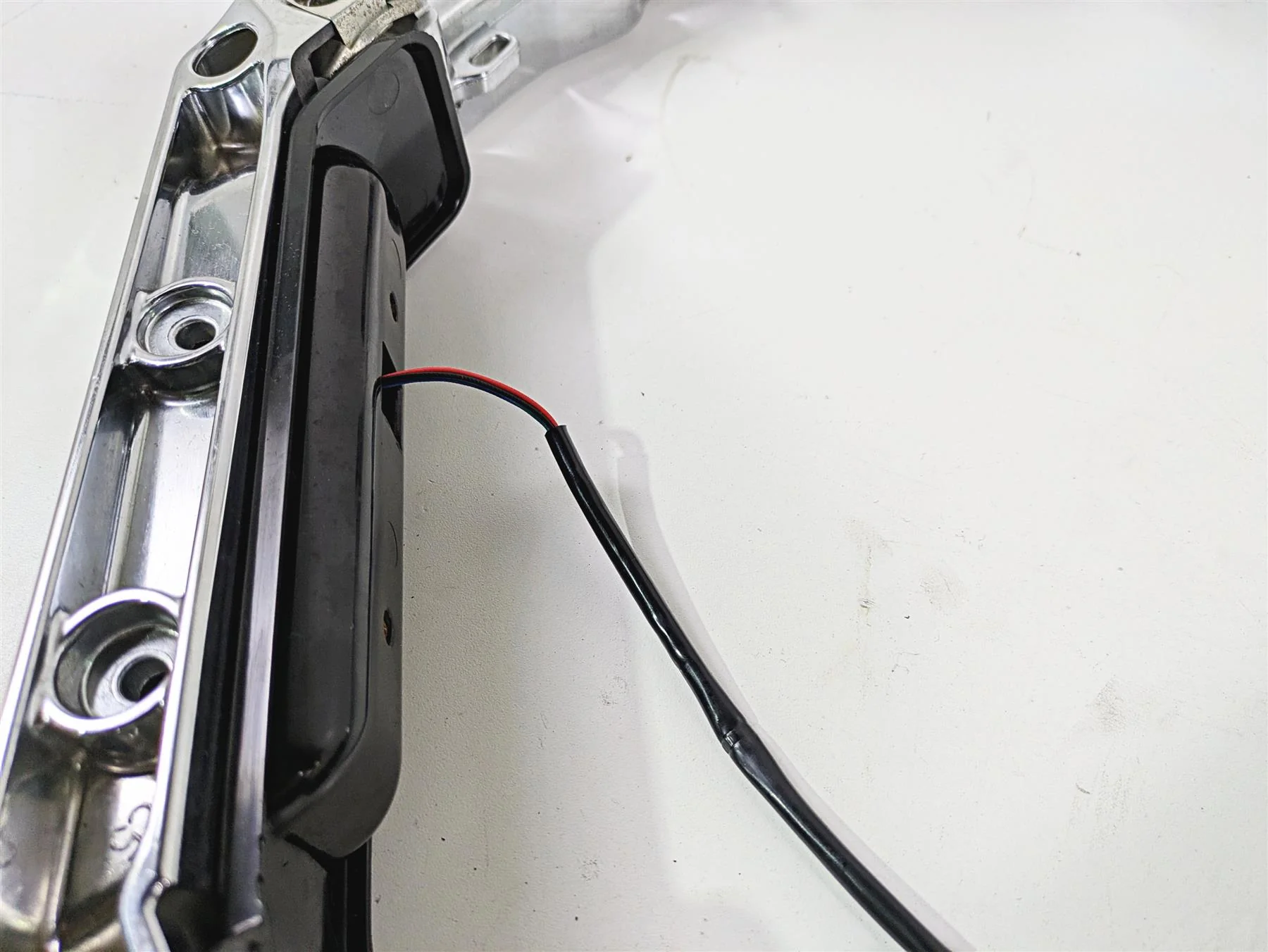 2016 Harley Touring FLHR Road King  Rear Chrome Bag Support & Light Set 90200503 - Image 7