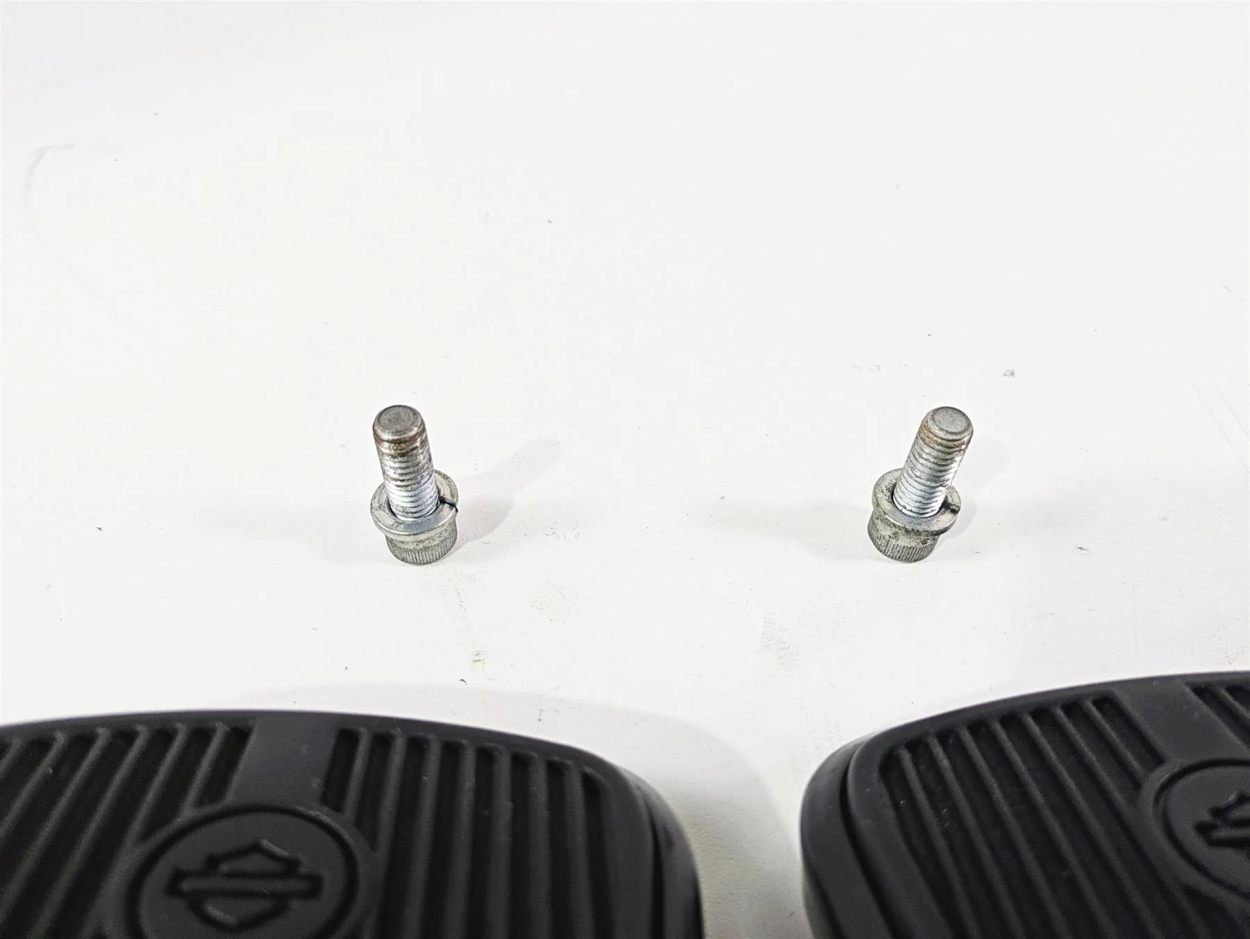 2016 Harley Touring FLHR Road King Rear Passenger Footpeg Set Black 50500146 - Image 3