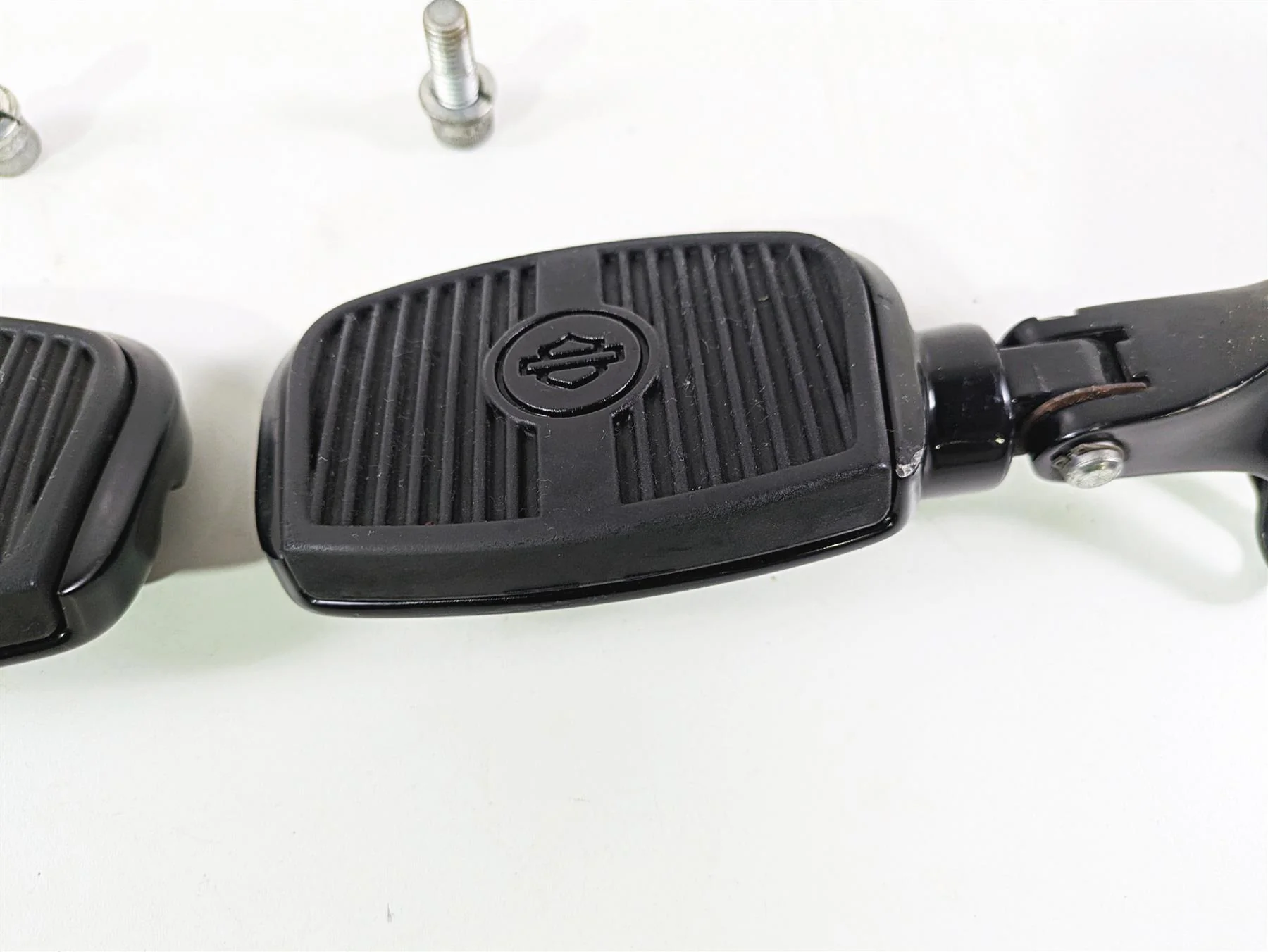 2016 Harley Touring FLHR Road King Rear Passenger Footpeg Set Black 50500146 - Image 4