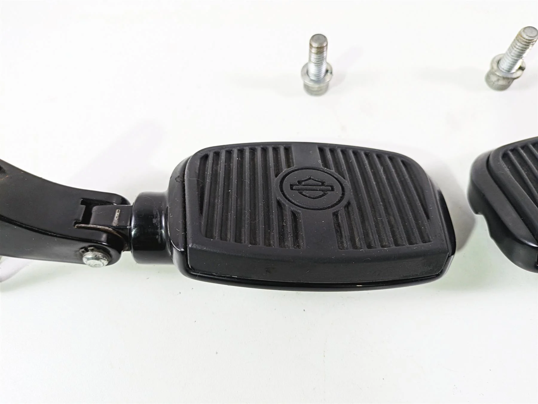 2016 Harley Touring FLHR Road King Rear Passenger Footpeg Set Black 50500146 - Image 5