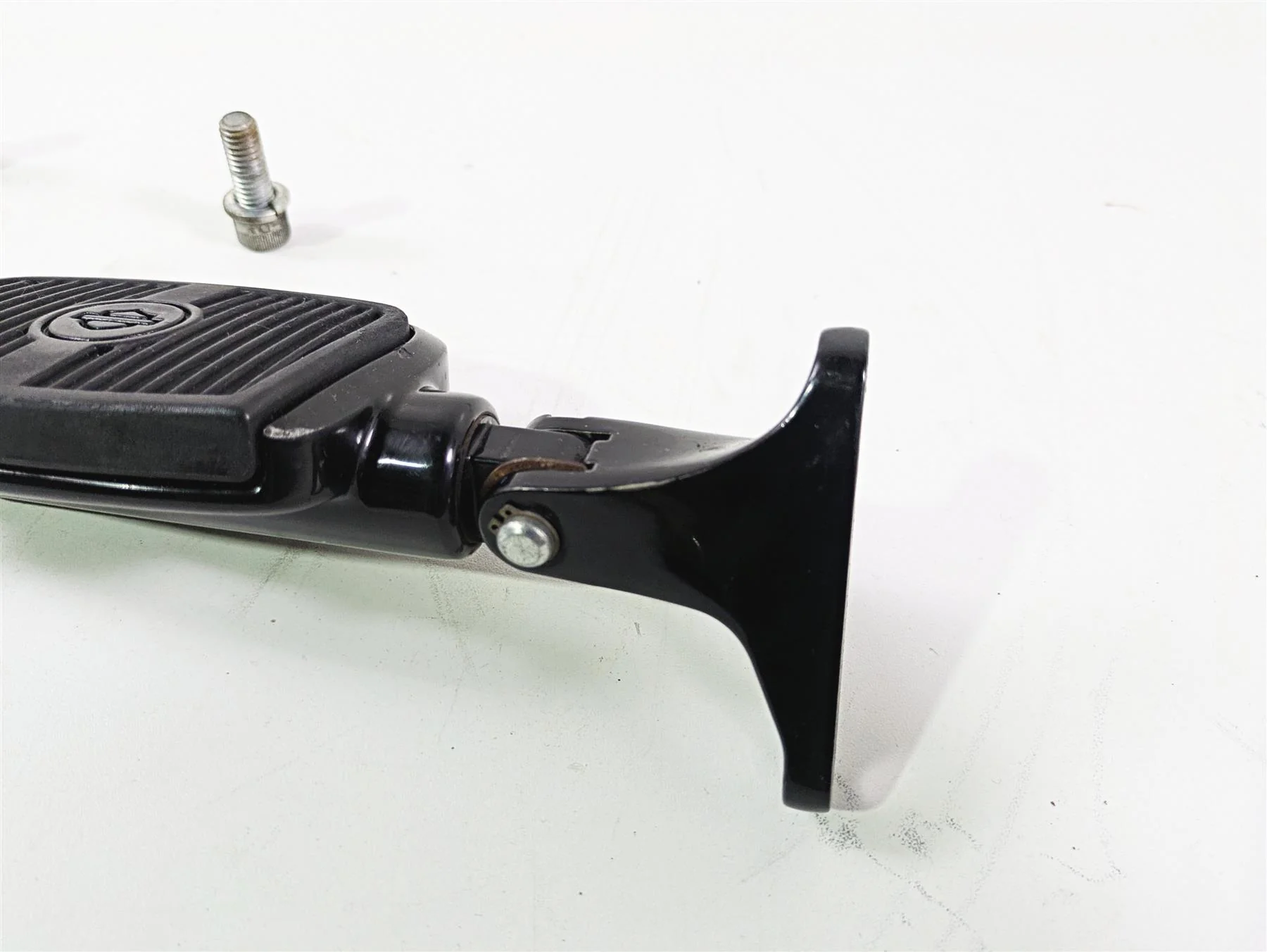 2016 Harley Touring FLHR Road King Rear Passenger Footpeg Set Black 50500146 - Image 7