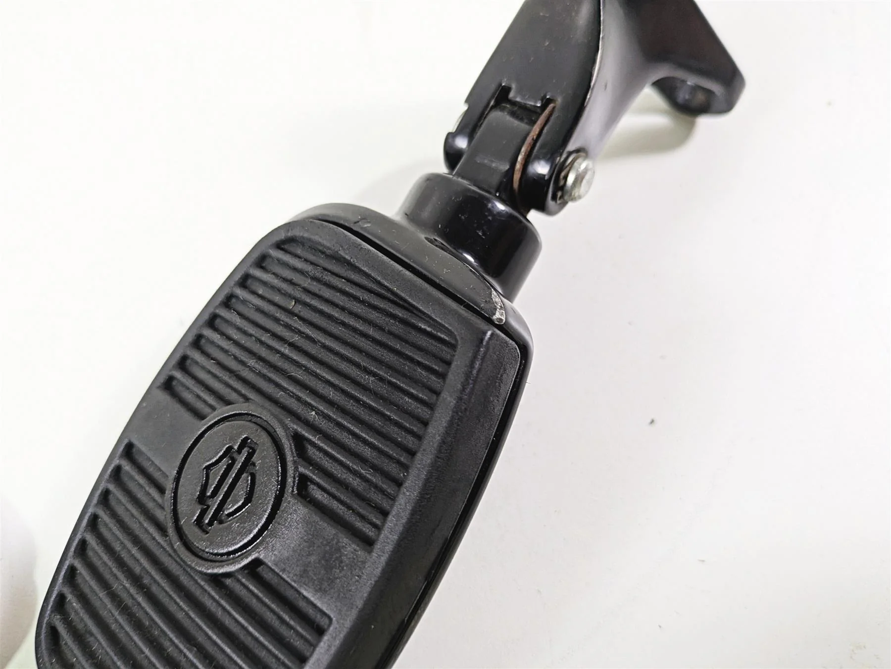 2016 Harley Touring FLHR Road King Rear Passenger Footpeg Set Black 50500146 - Image 9