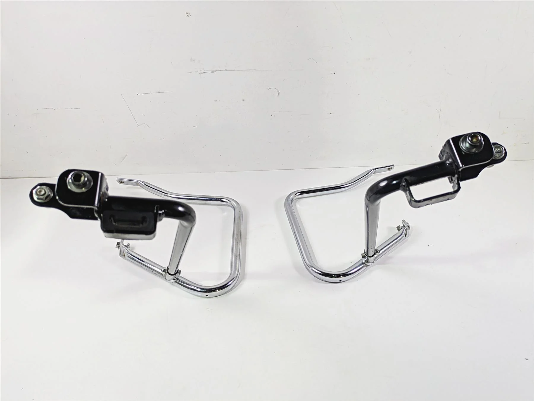 2016 Harley Touring FLHR Road King  Saddlebag Rail Guard Set 90200506 90200507 - Image 8