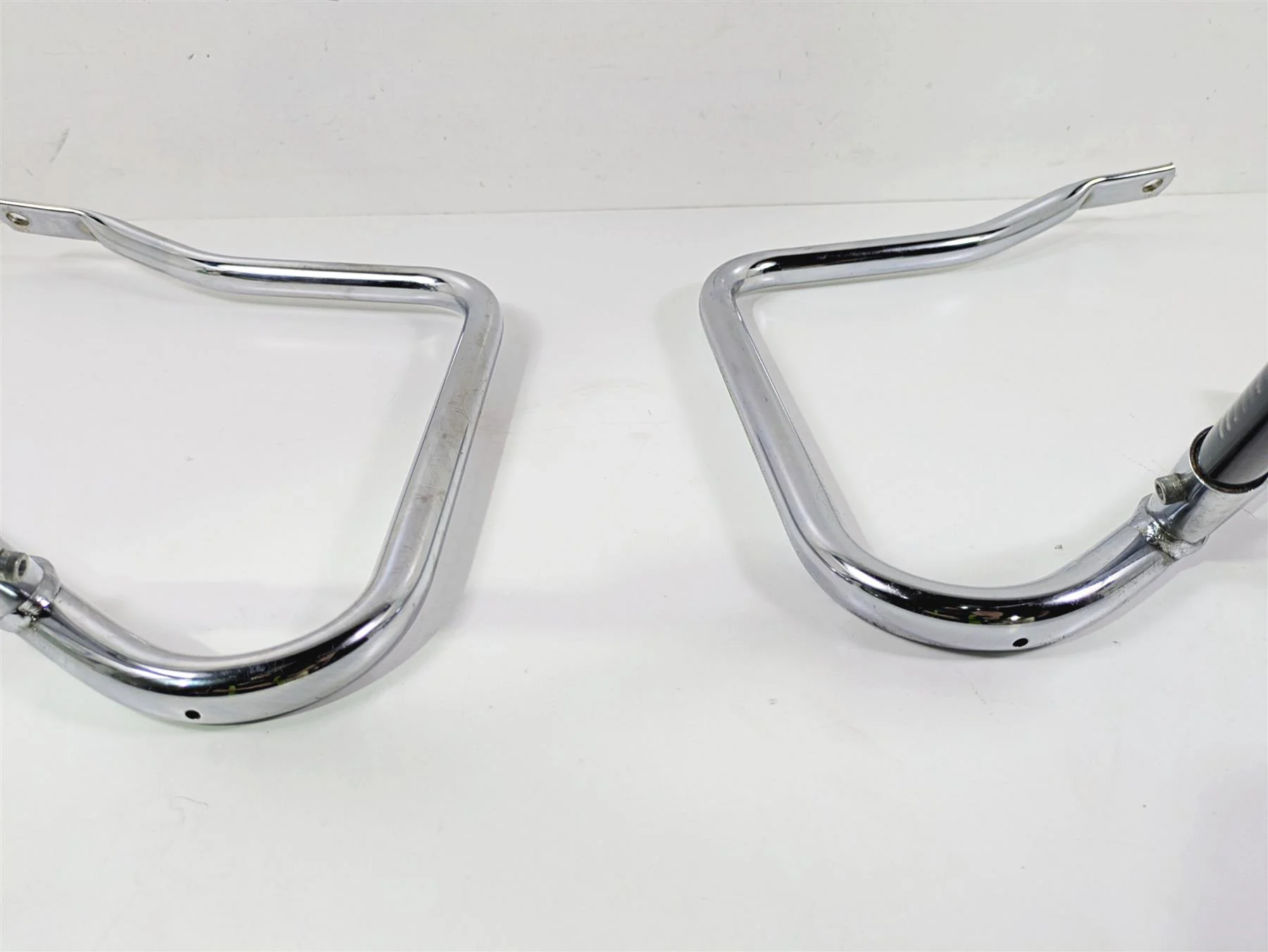 2016 Harley Touring FLHR Road King  Saddlebag Rail Guard Set 90200506 90200507 - Image 9