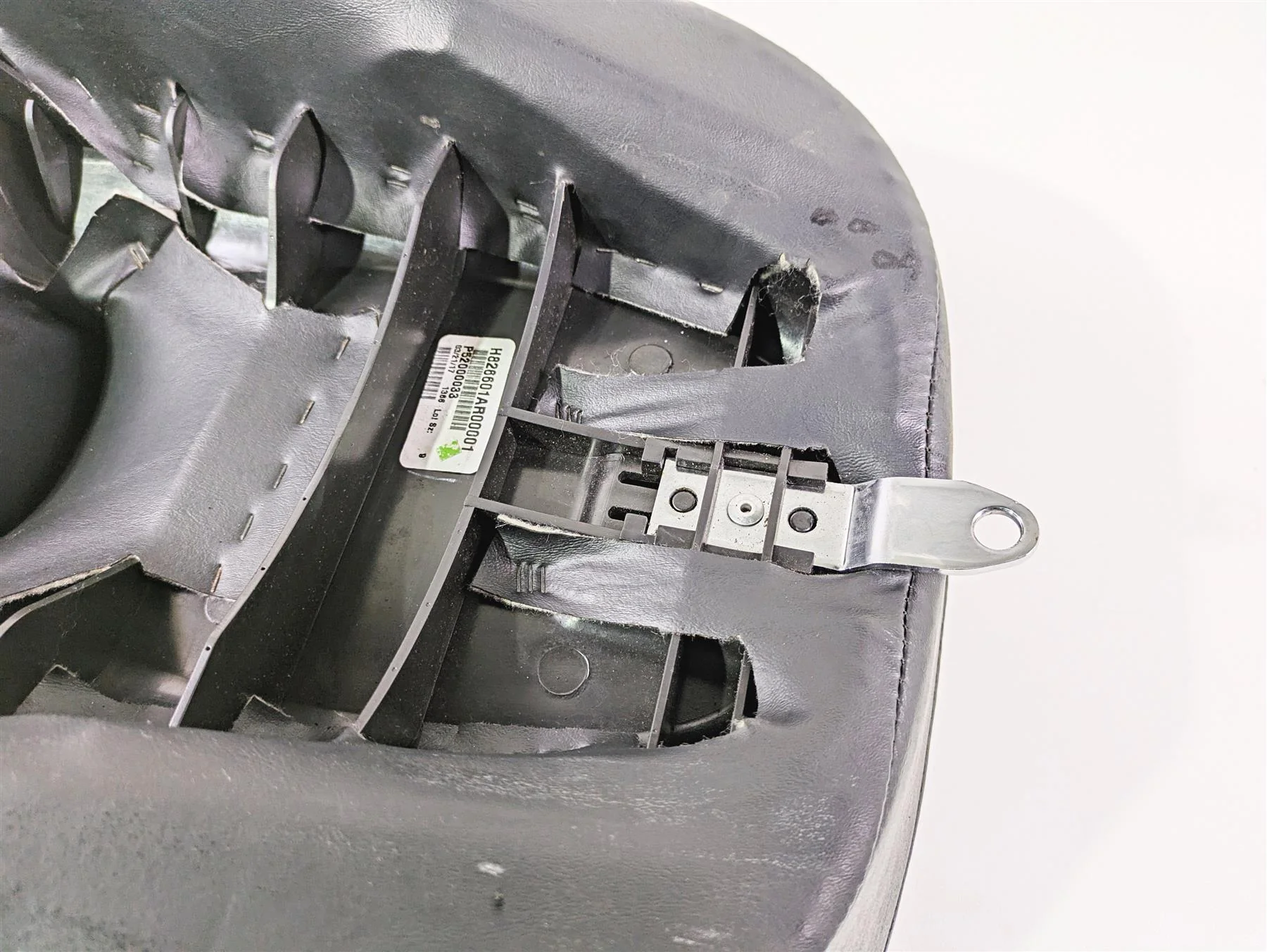 2016 Harley Touring FLHR Road King  Seat Saddle - Low 52000038 - Image 11