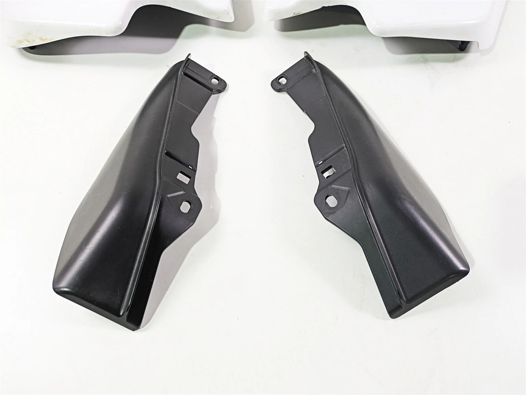 2016 Harley Touring FLHR Road King  Side Cover Deflector Set 66048-09A 66250-09 - Image 4