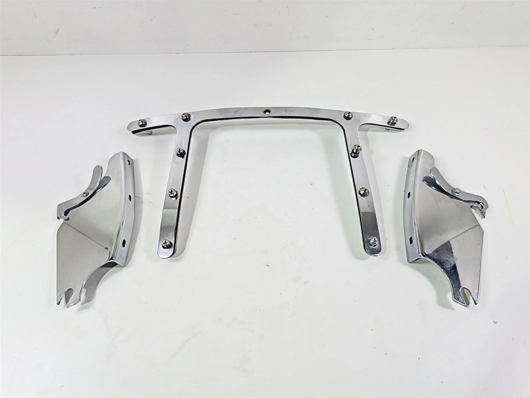 2016 Harley Touring FLHR Road King  Windshield Mounting Hardware