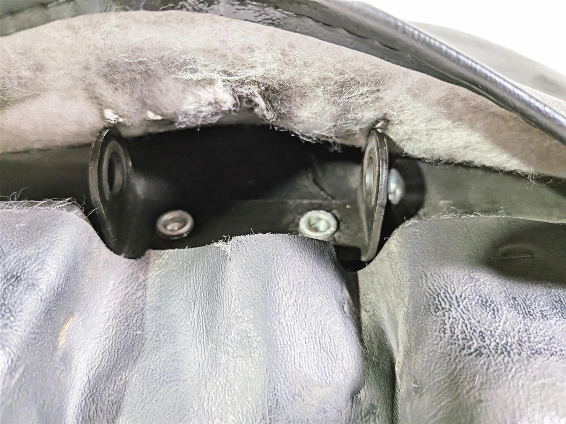 2016 Harley Touring FLHX Street Glide Driver Seat Backrest Mounting Kit 52589-09 - Image 12