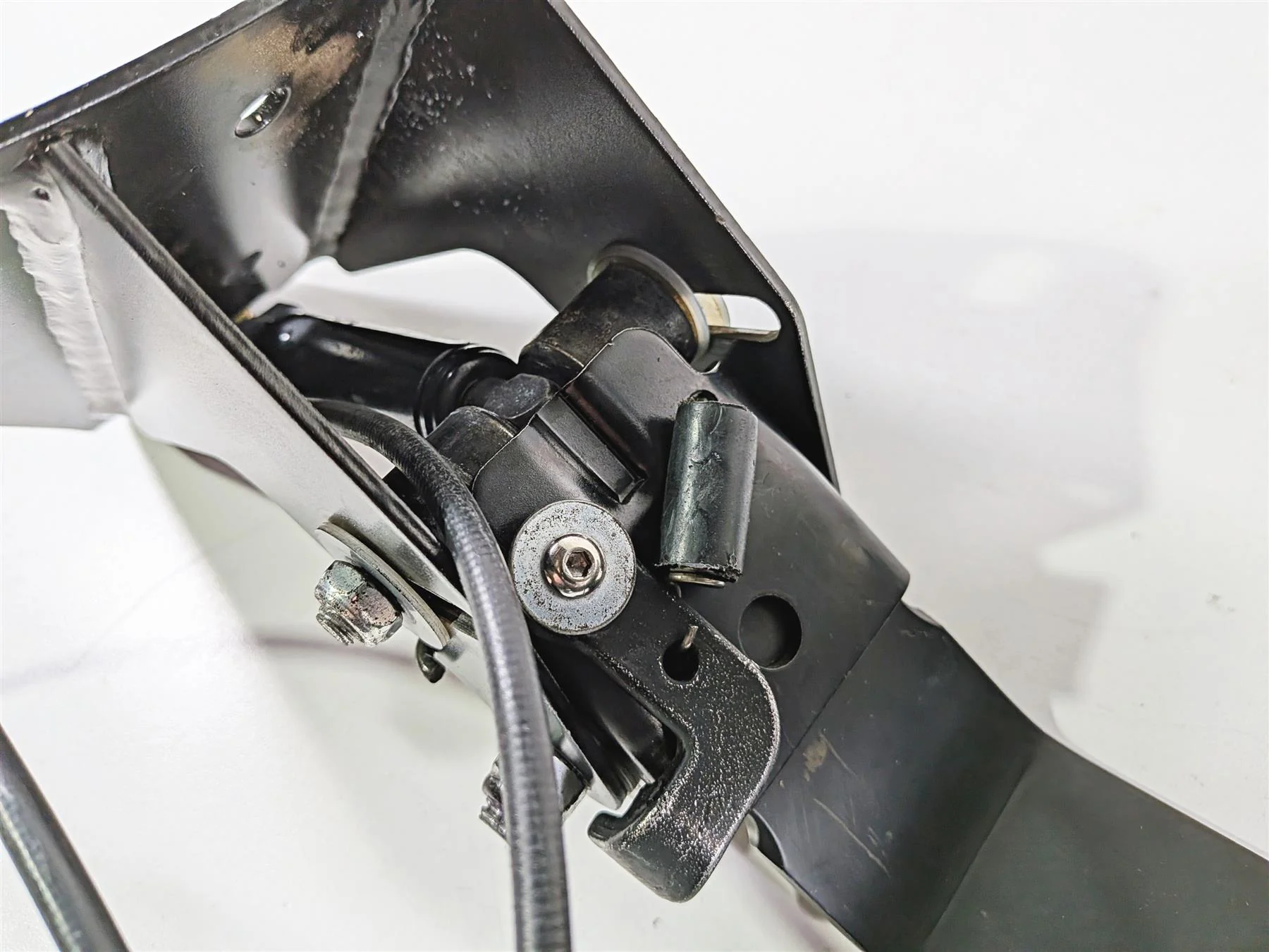 2016 Harley Touring FLHX Street Glide Driver Seat Backrest Mounting Kit 52589-09 - Image 7