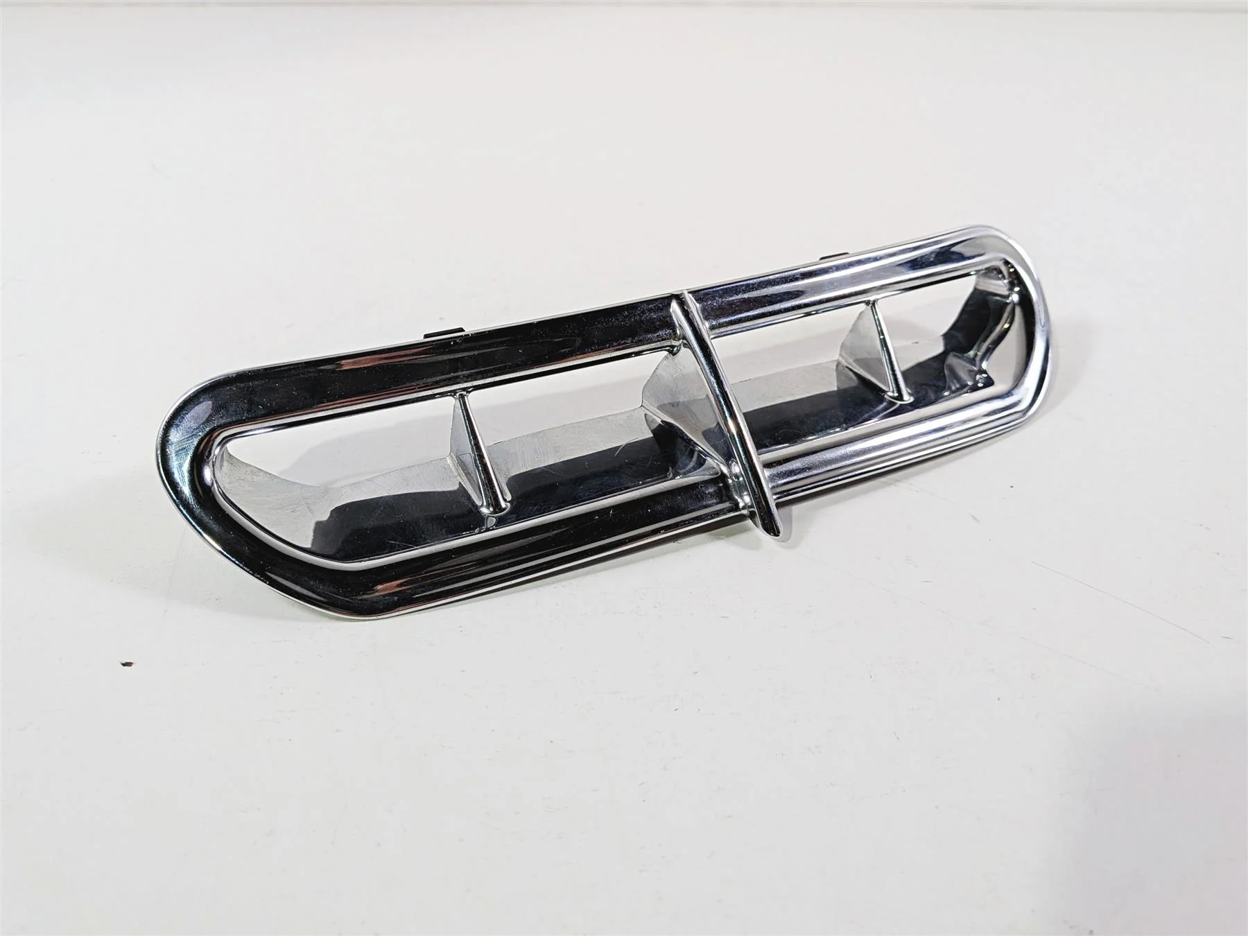 2016 Harley Touring FLHX Street Glide Front Chrome Air Duct Inlet Vent 29200007