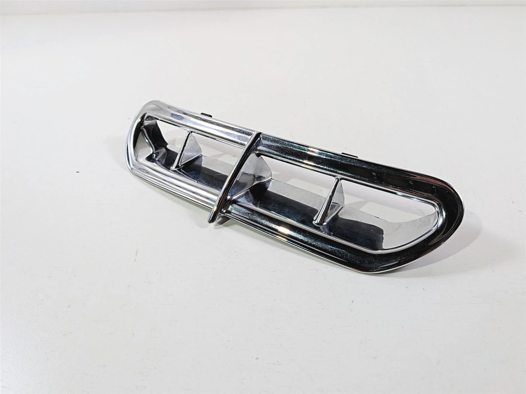 2016 Harley Touring FLHX Street Glide Front Chrome Air Duct Inlet Vent 29200007 - Image 11