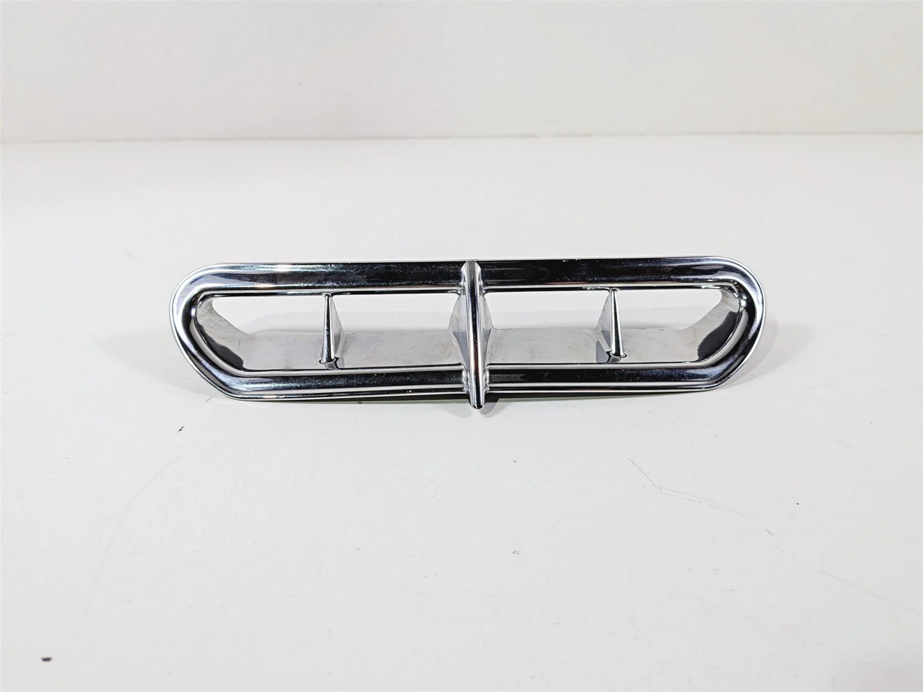 2016 Harley Touring FLHX Street Glide Front Chrome Air Duct Inlet Vent 29200007 - Image 3