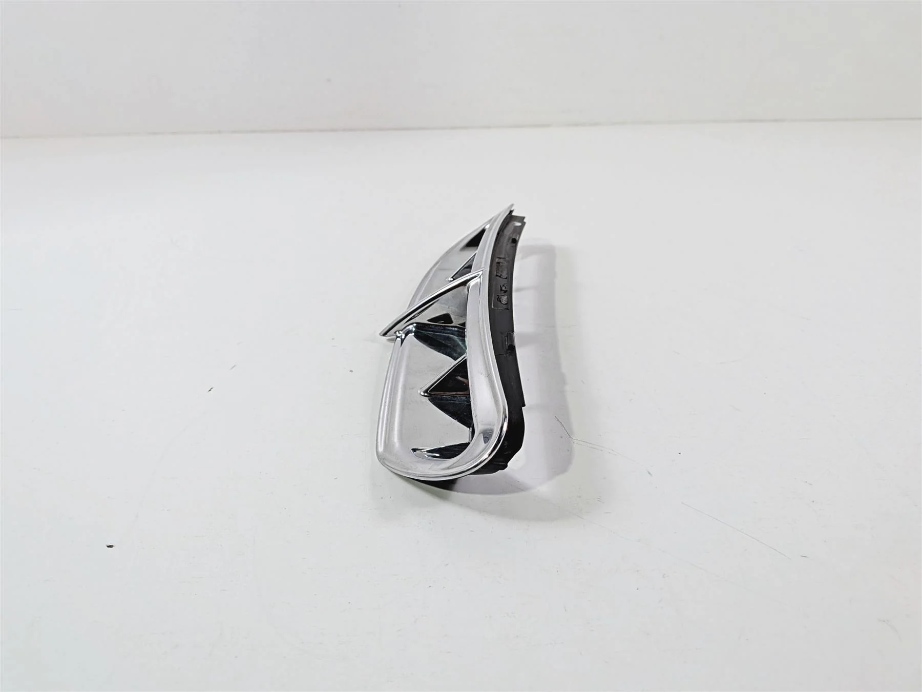 2016 Harley Touring FLHX Street Glide Front Chrome Air Duct Inlet Vent 29200007 - Image 6