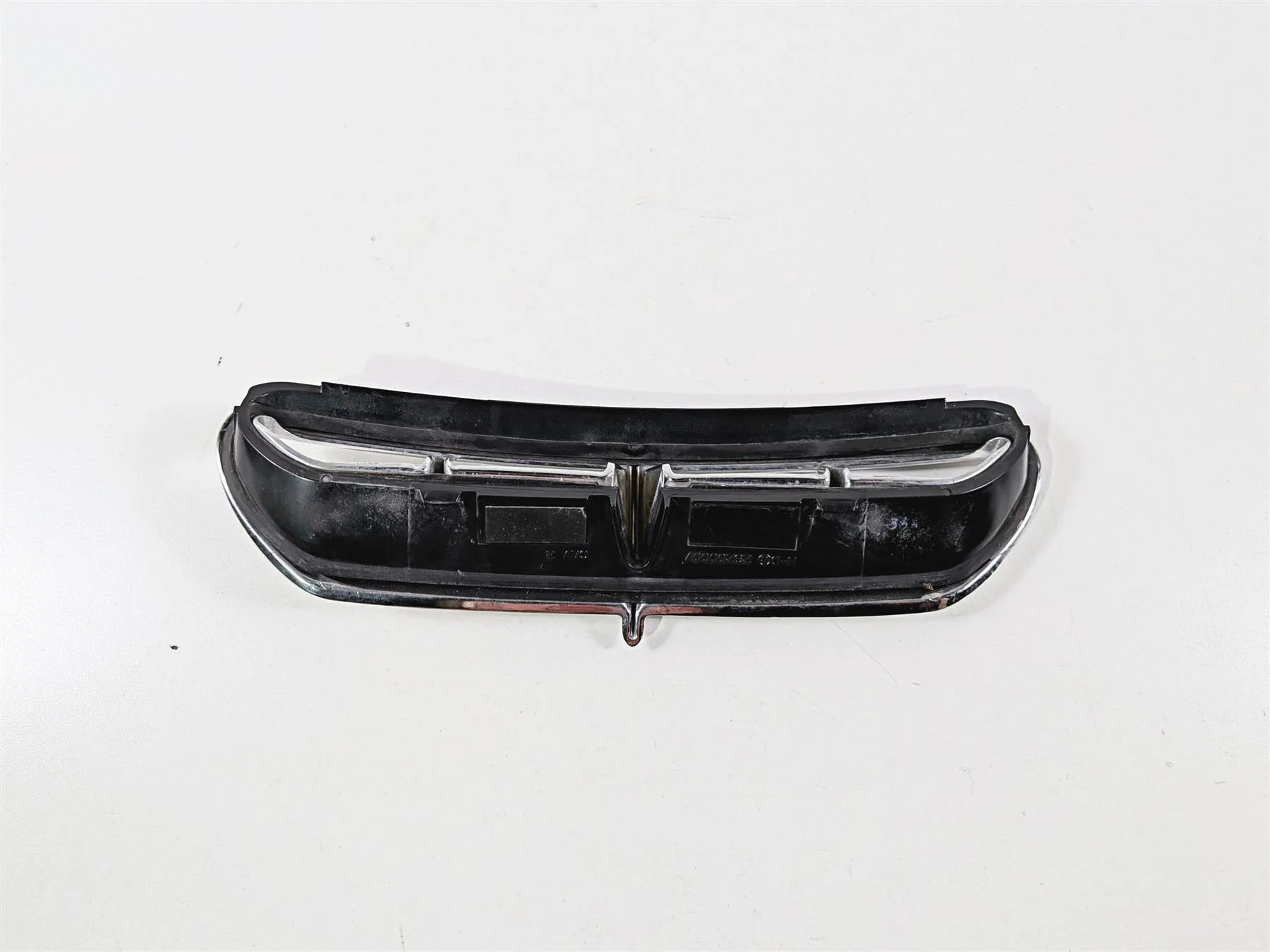 2016 Harley Touring FLHX Street Glide Front Chrome Air Duct Inlet Vent 29200007 - Image 7