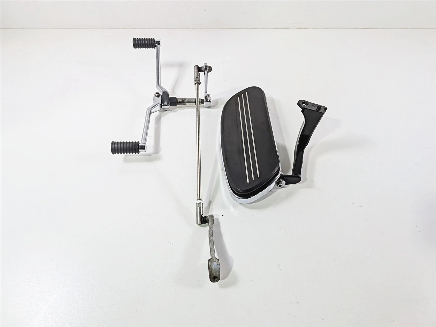 2016 Harley Touring FLHX Street Glide Left Floor Board & Shifter -Read 50622-09A