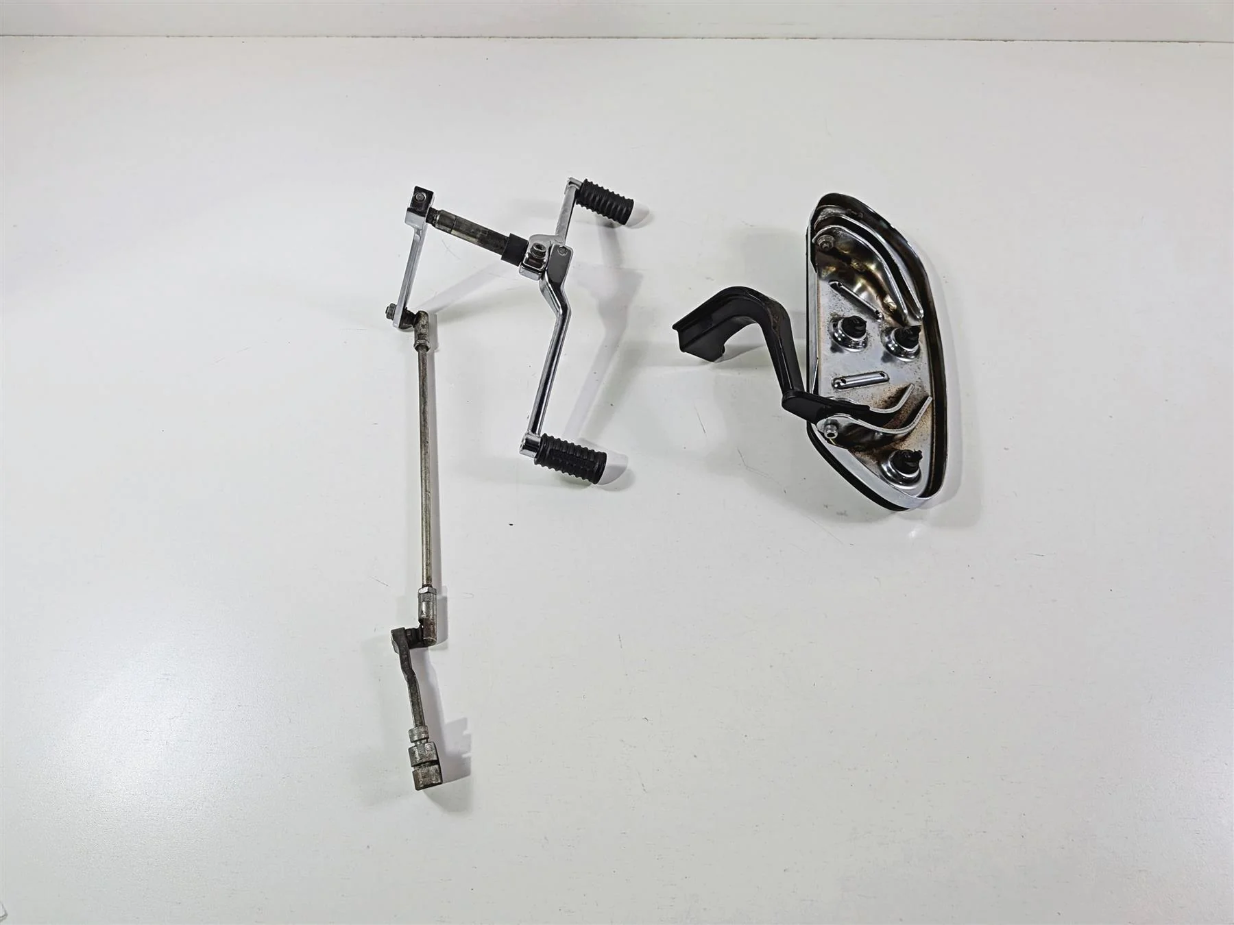 2016 Harley Touring FLHX Street Glide Left Floor Board & Shifter -Read 50622-09A - Image 6
