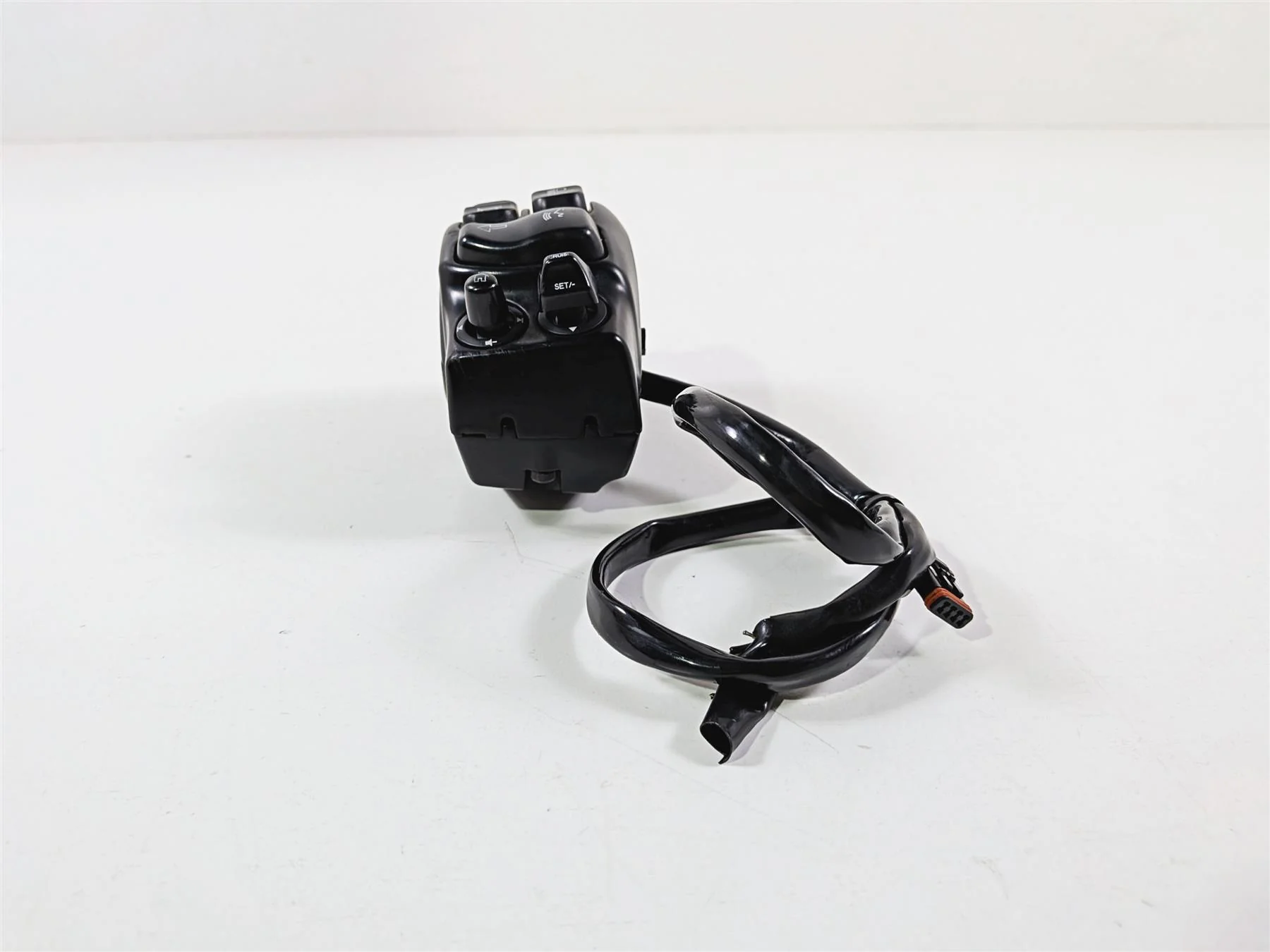 2016 Harley Touring FLHX Street Glide Left Hand Cruise Control Switch 71500128A - Image 6