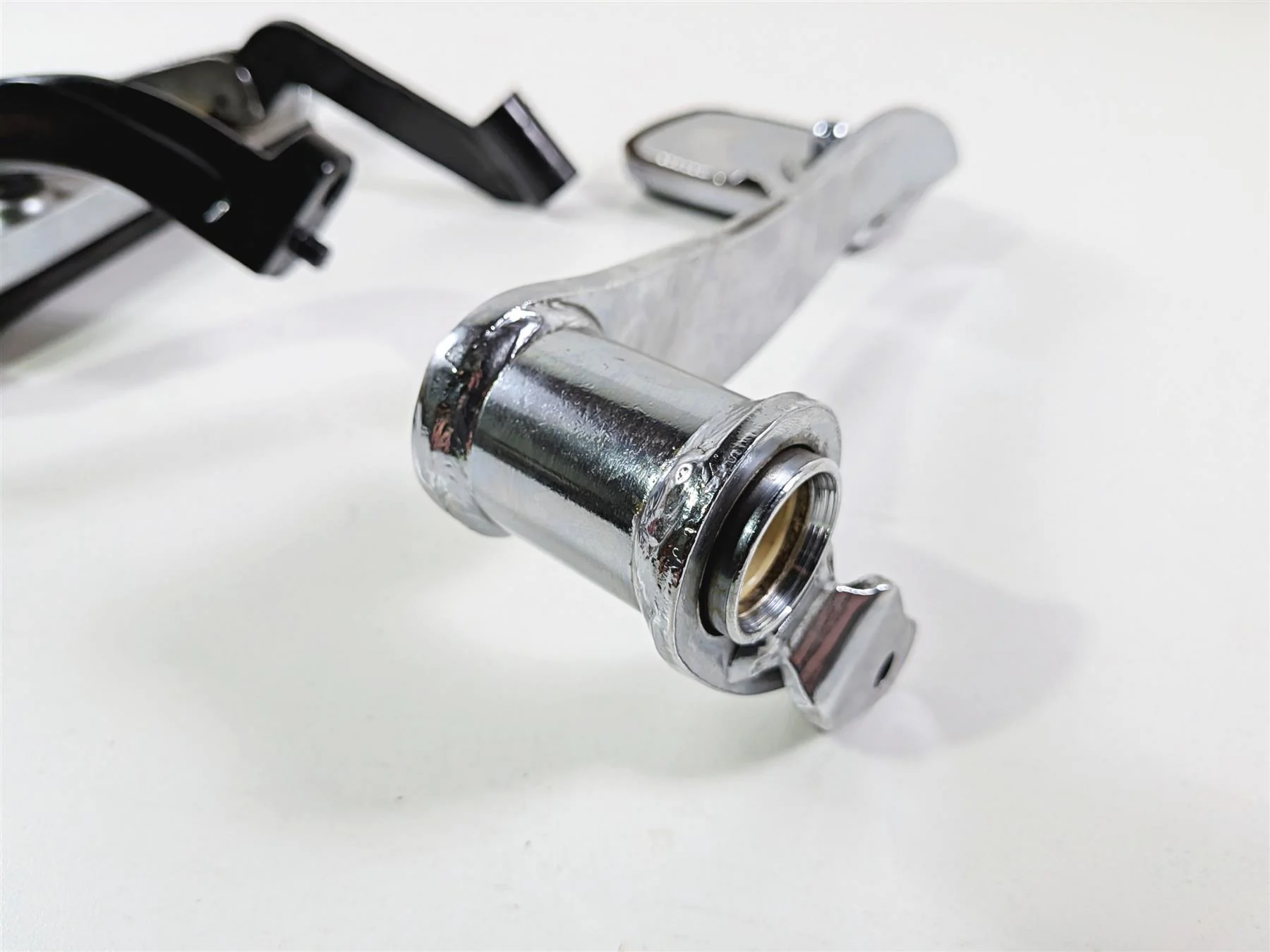 2016 Harley Touring FLHX Street Glide Right Floor Board & Brake Pedal 50674-05 - Image 9