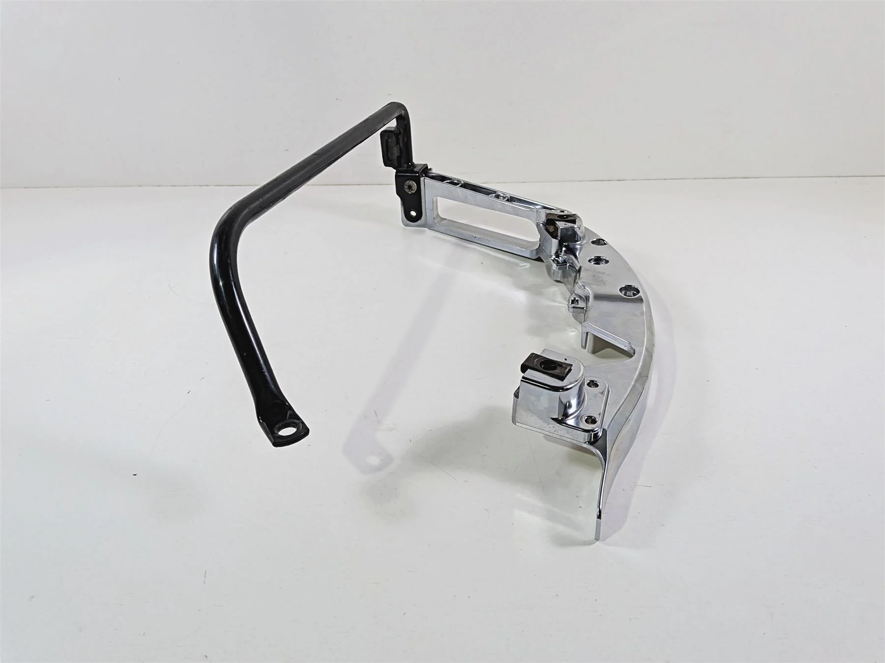 2016 Harley Touring FLHX Street Glide Right Rear Chrome Saddlebag Mount 90200502 - Image 5
