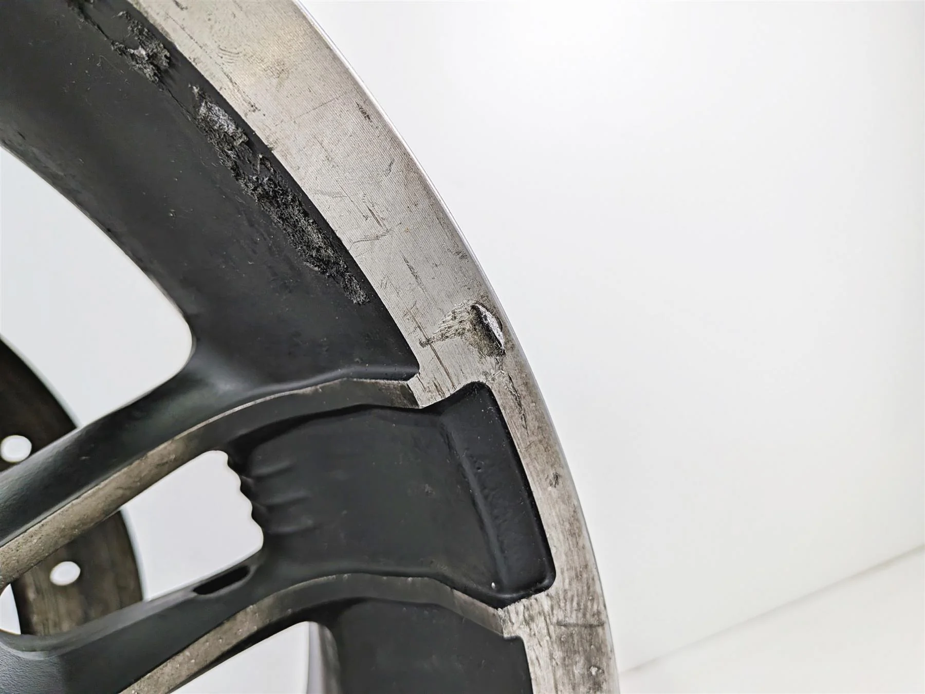 2016 Harley Touring FLHX Street Glide Straight 16x5 Rear Wheel 5-Spoke 40900033 - Image 4