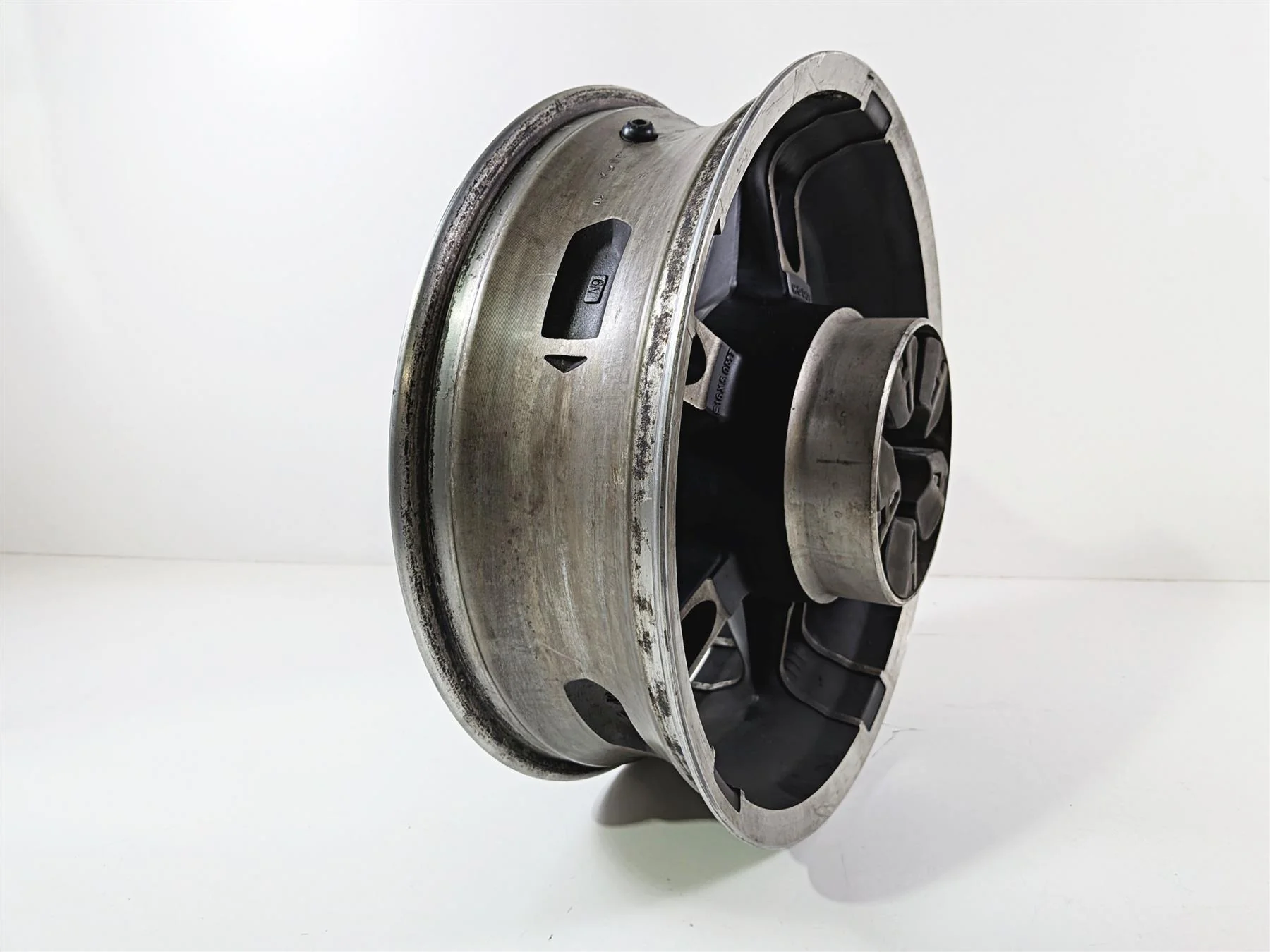 2016 Harley Touring FLHX Street Glide Straight 16x5 Rear Wheel 5-Spoke 40900033 - Image 5