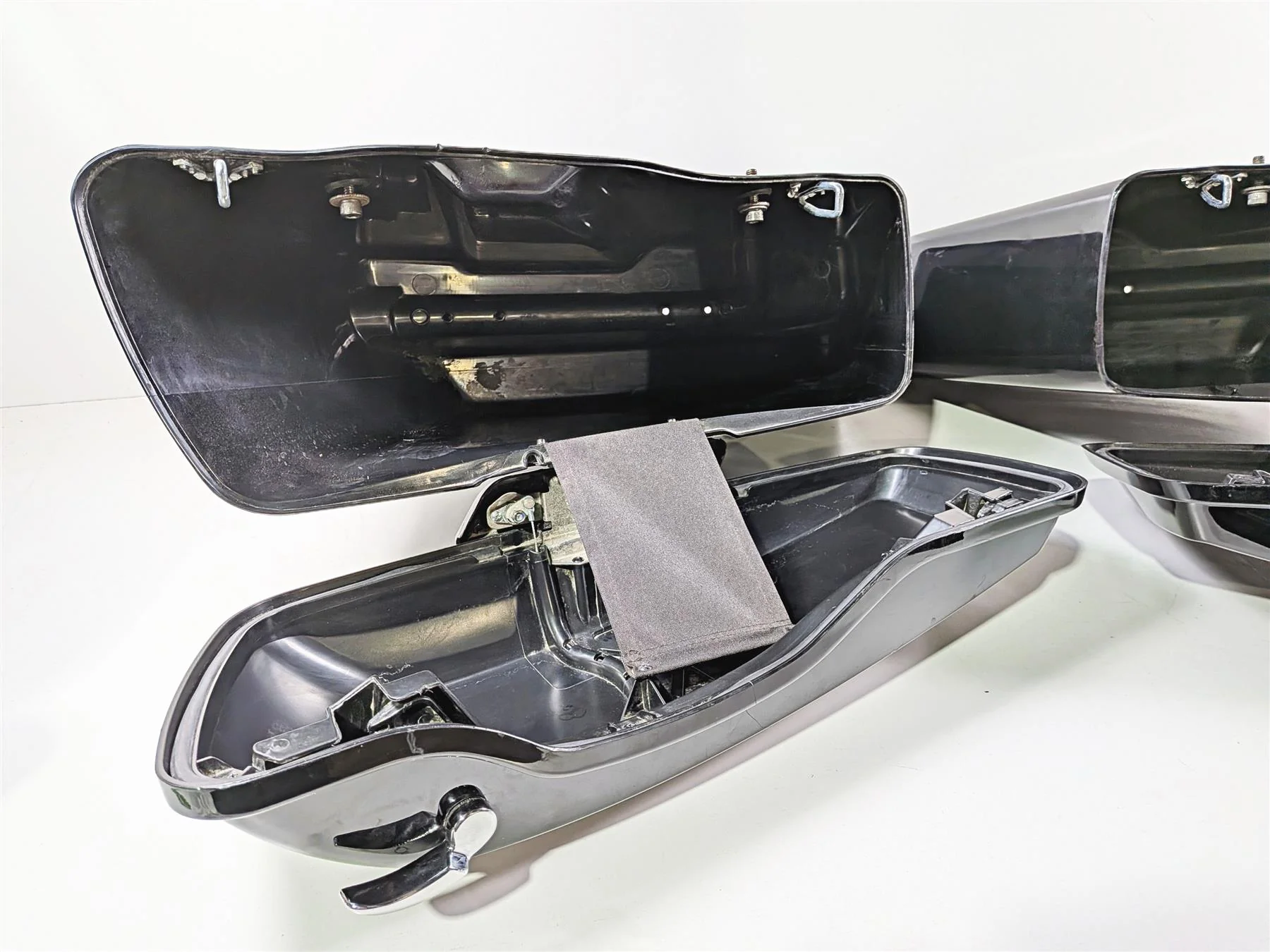 2016 Harley Touring FLHX Street Glide Strechted Saddle Bag Set - Read - Image 17