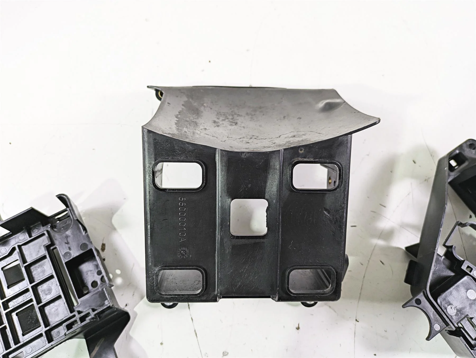 2016 Harley Touring FLTRX Road Glide Battery Tray Electrical Holder 66000010A - Image 10