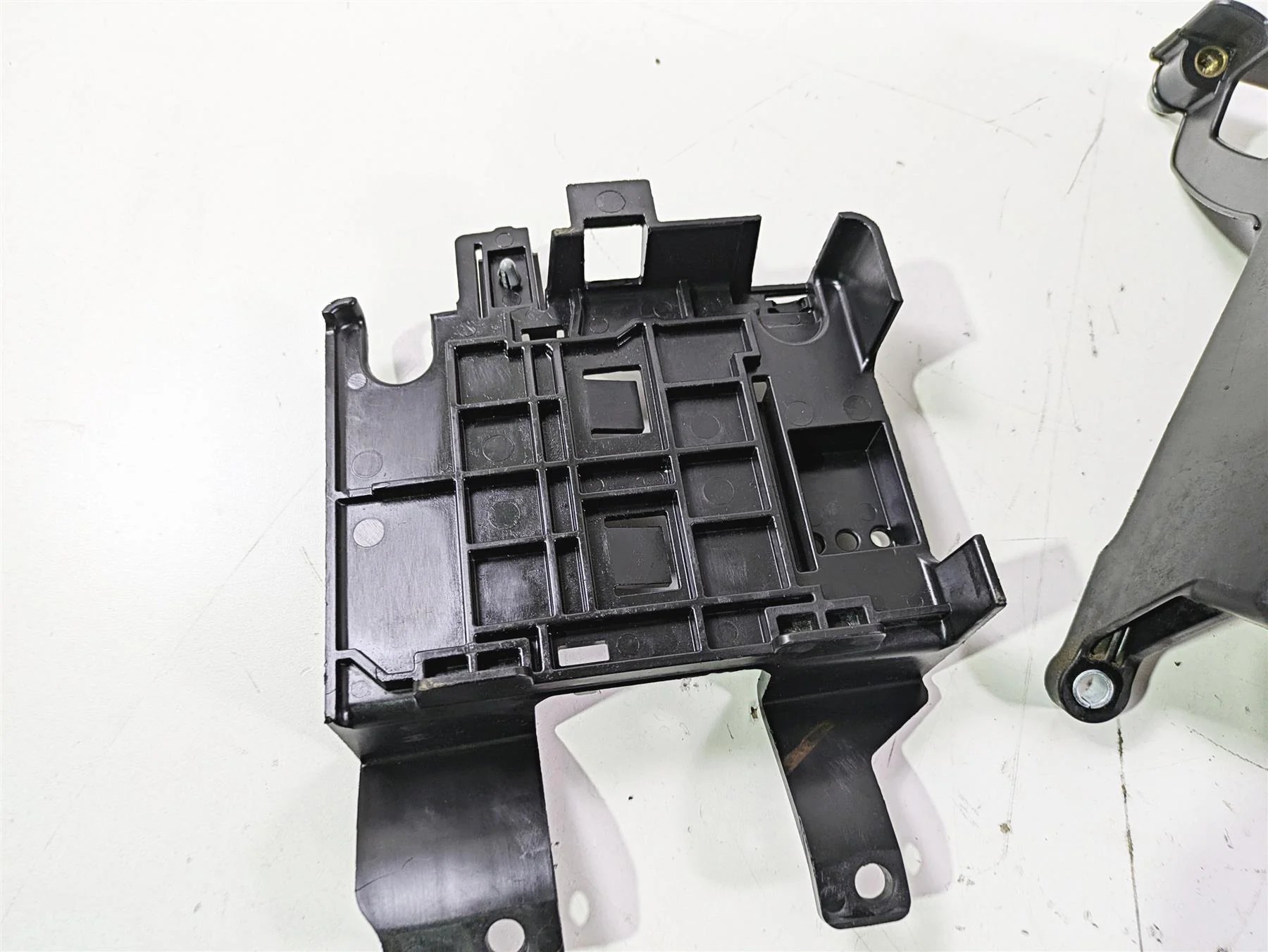 2016 Harley Touring FLTRX Road Glide Battery Tray Electrical Holder 66000010A - Image 11