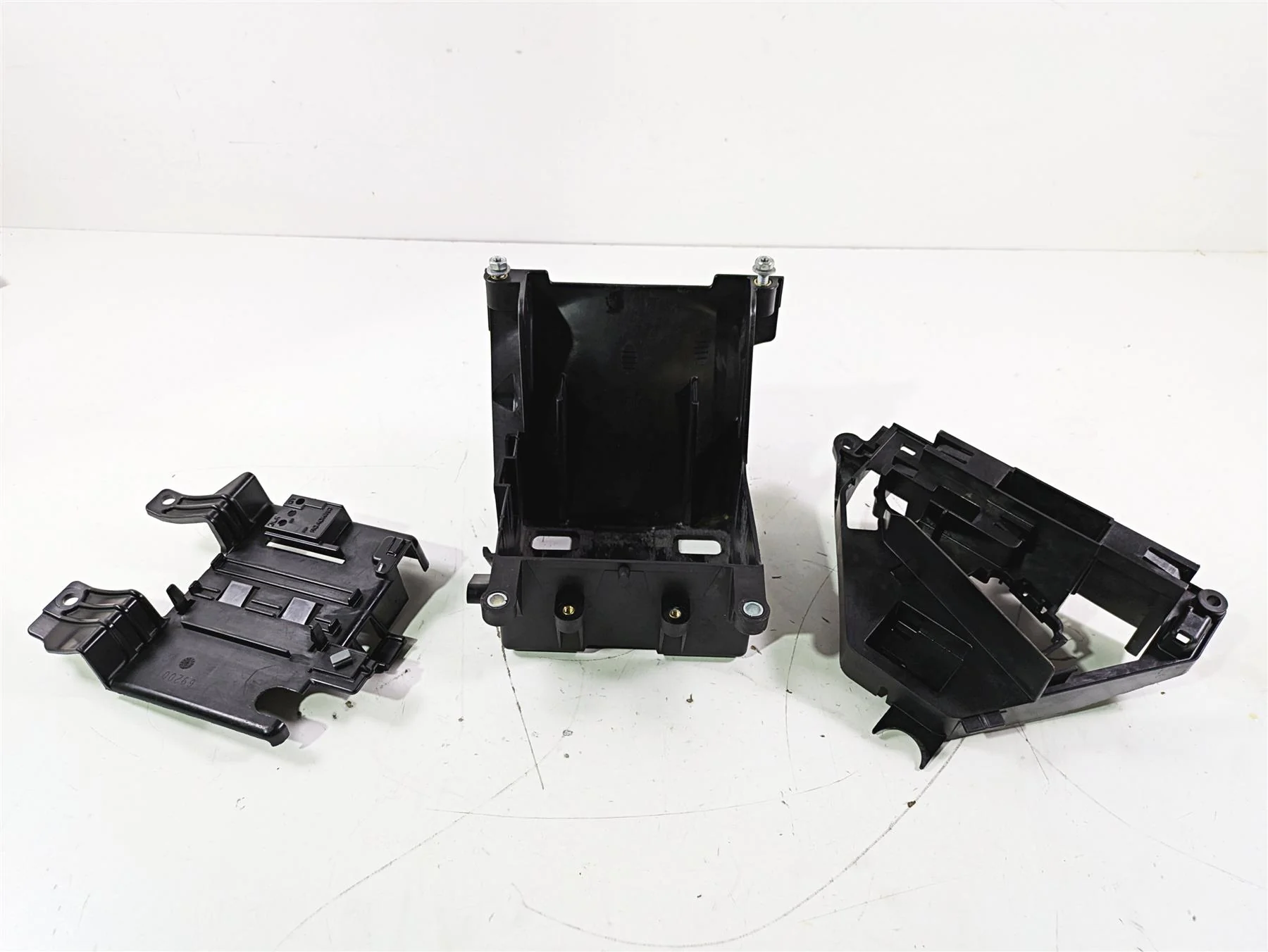 2016 Harley Touring FLTRX Road Glide Battery Tray Electrical Holder 66000010A - Image 2