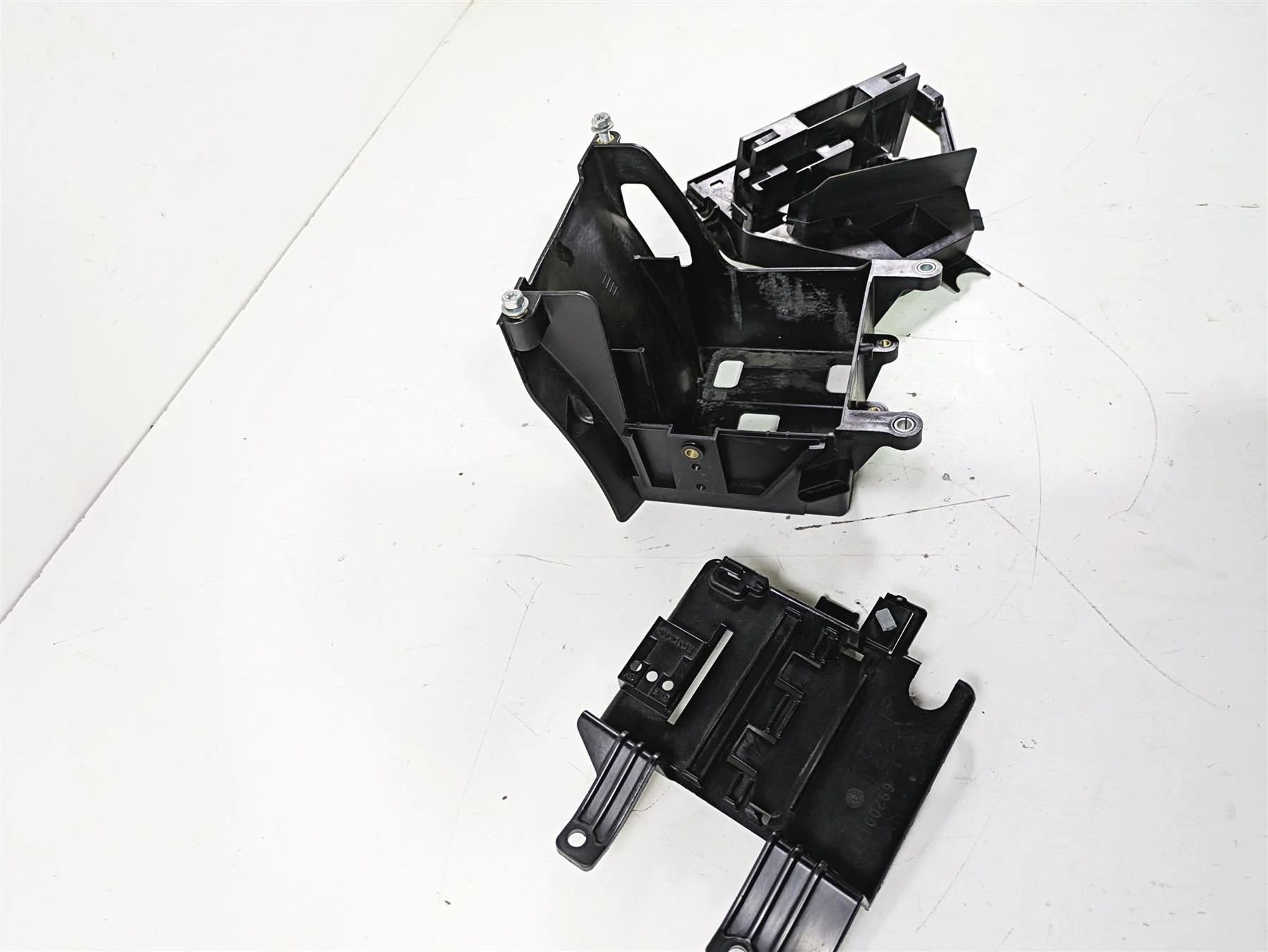 2016 Harley Touring FLTRX Road Glide Battery Tray Electrical Holder 66000010A - Image 3