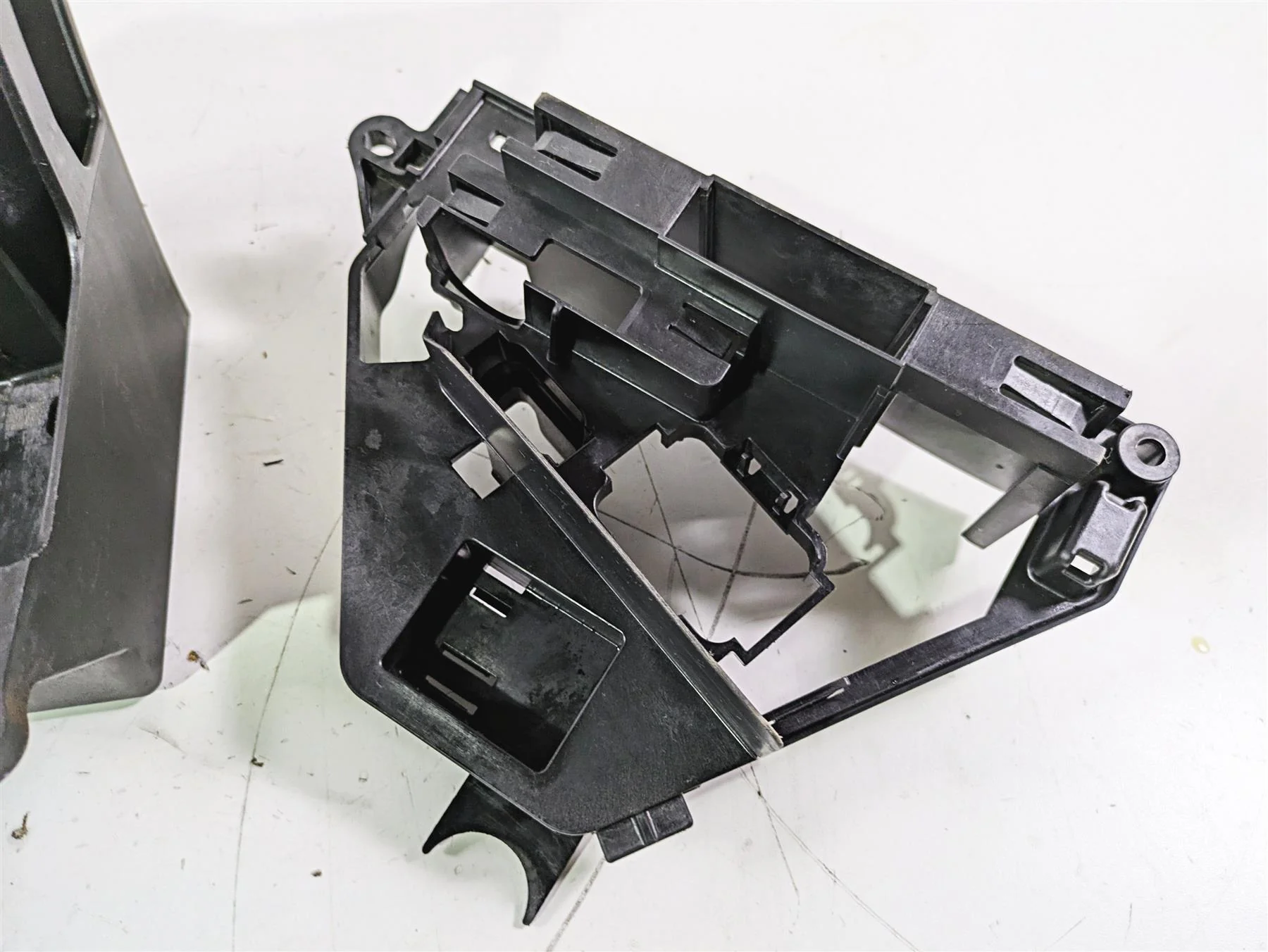 2016 Harley Touring FLTRX Road Glide Battery Tray Electrical Holder 66000010A - Image 6