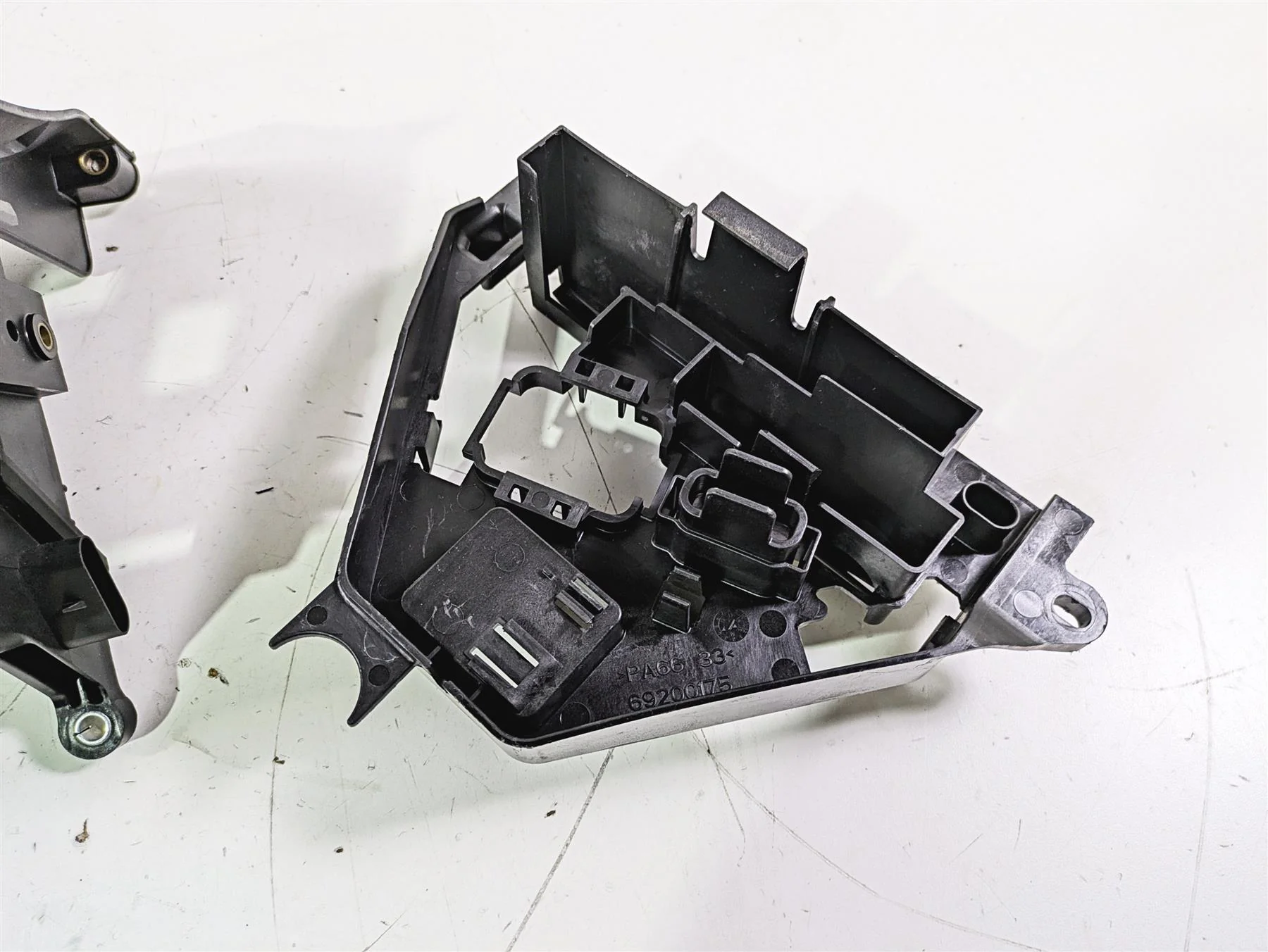 2016 Harley Touring FLTRX Road Glide Battery Tray Electrical Holder 66000010A - Image 9