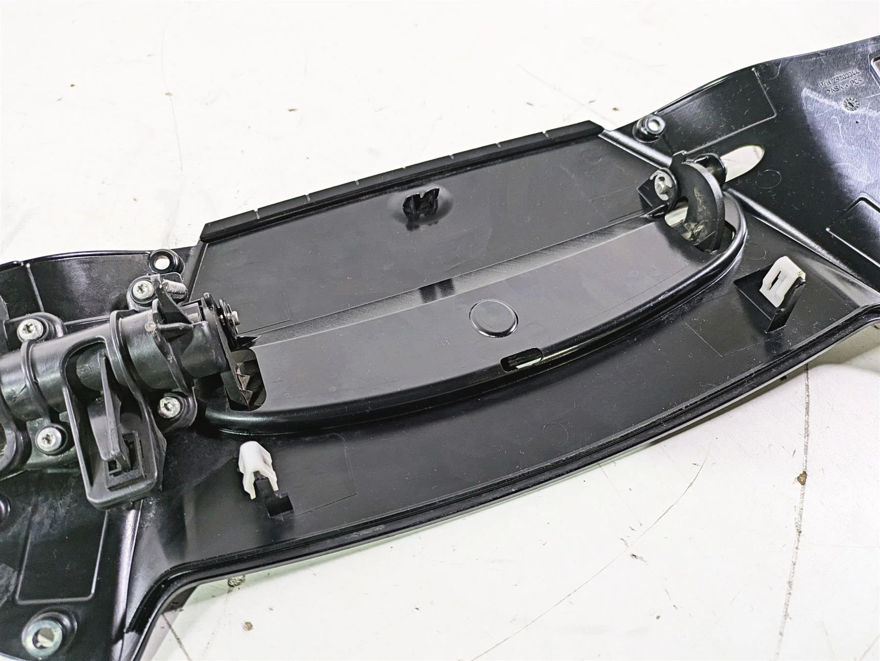 2016 Harley Touring FLTRX Road Glide Front Air Vent Cover Fairing 29200044 - Image 12