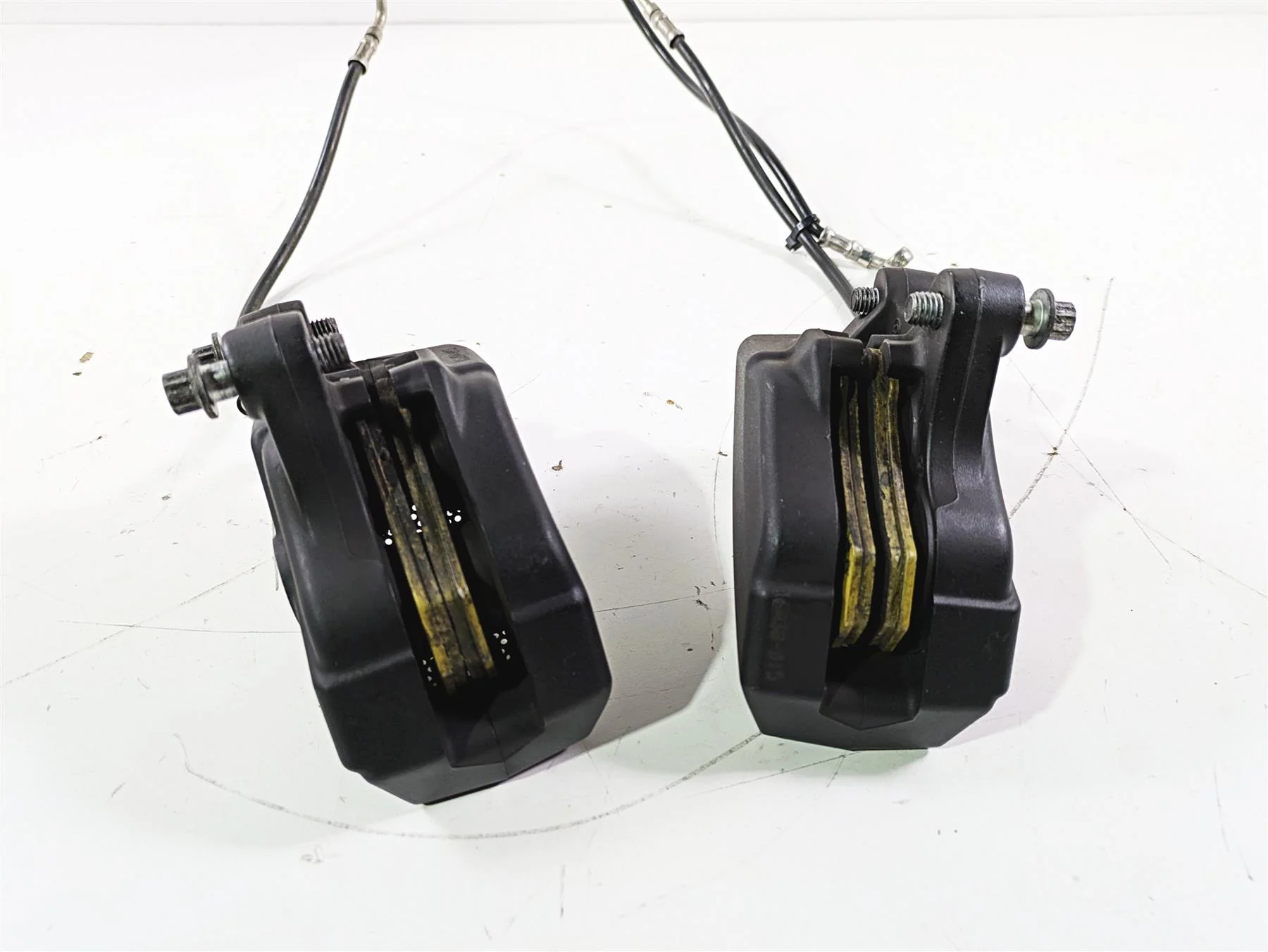 2016 Harley Touring FLTRX Road Glide Front Brake Caliper Set 43027-08 43023-08 - Image 11