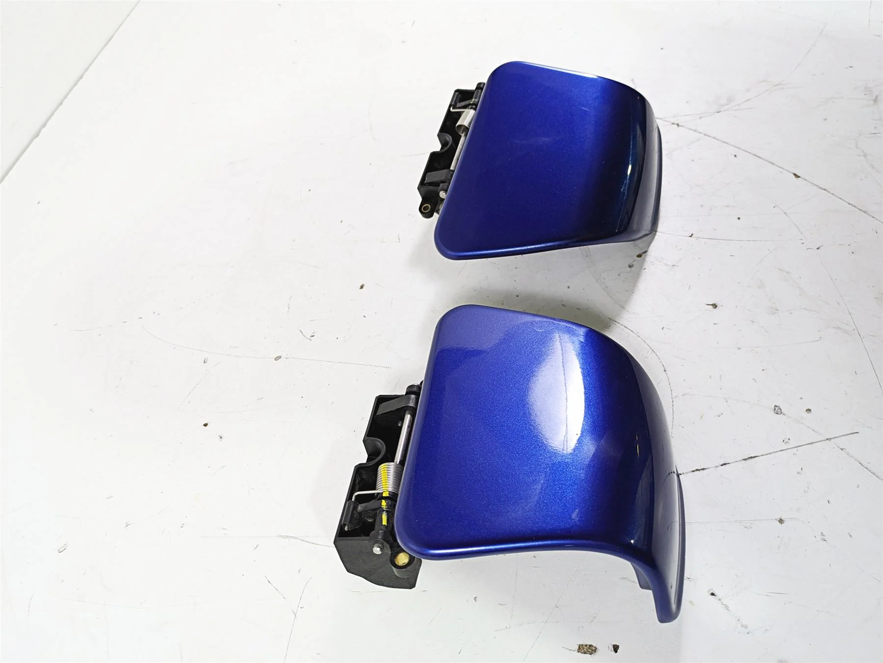 2016 Harley Touring FLTRX Road Glide Front Inner Fairing Door Set 76000376 - Image 3