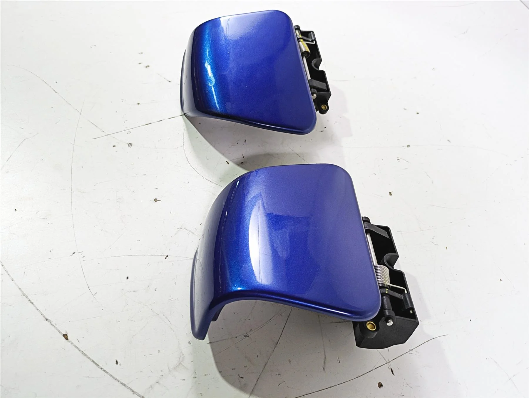 2016 Harley Touring FLTRX Road Glide Front Inner Fairing Door Set 76000376 - Image 4
