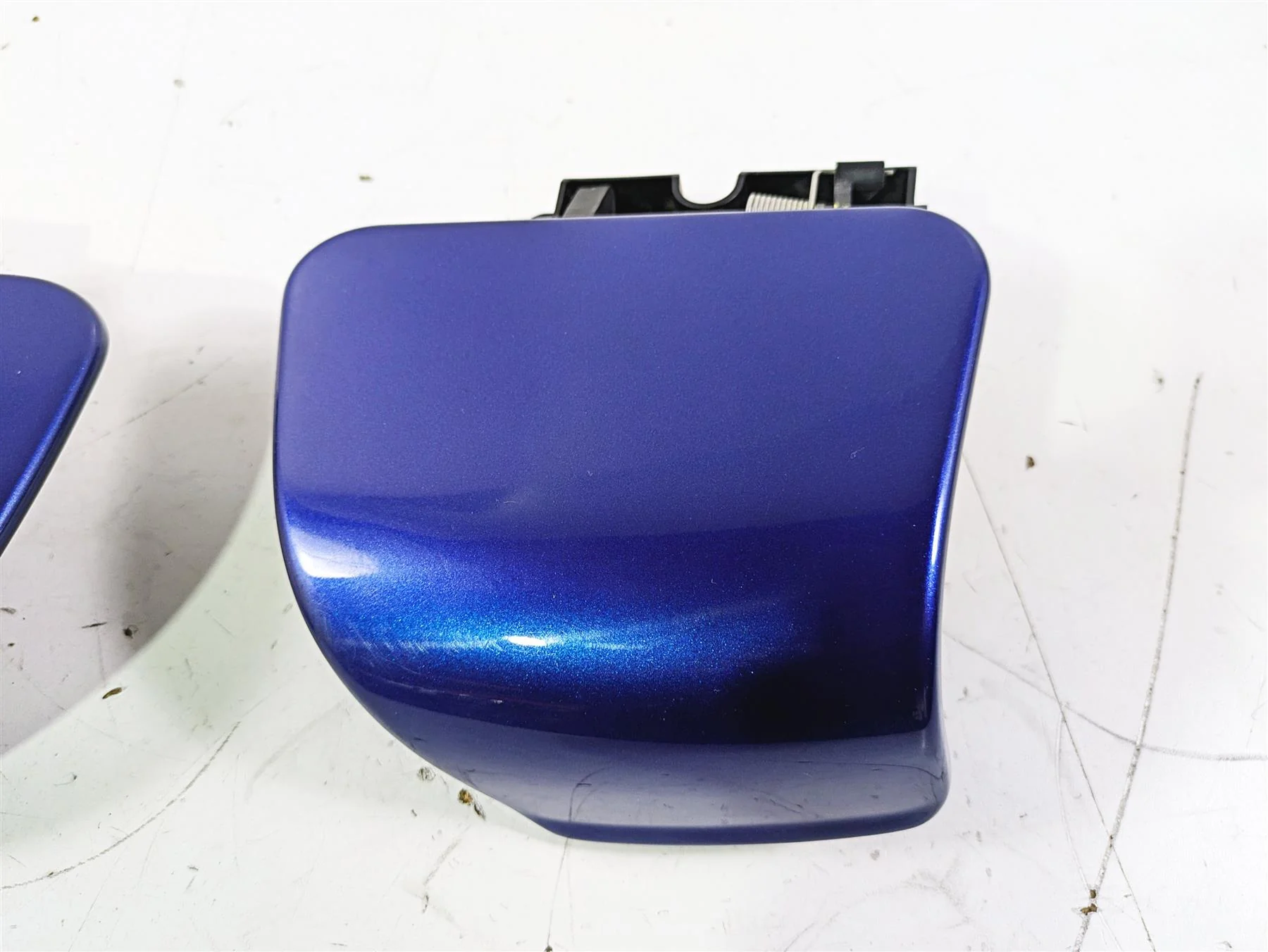 2016 Harley Touring FLTRX Road Glide Front Inner Fairing Door Set 76000376 - Image 5