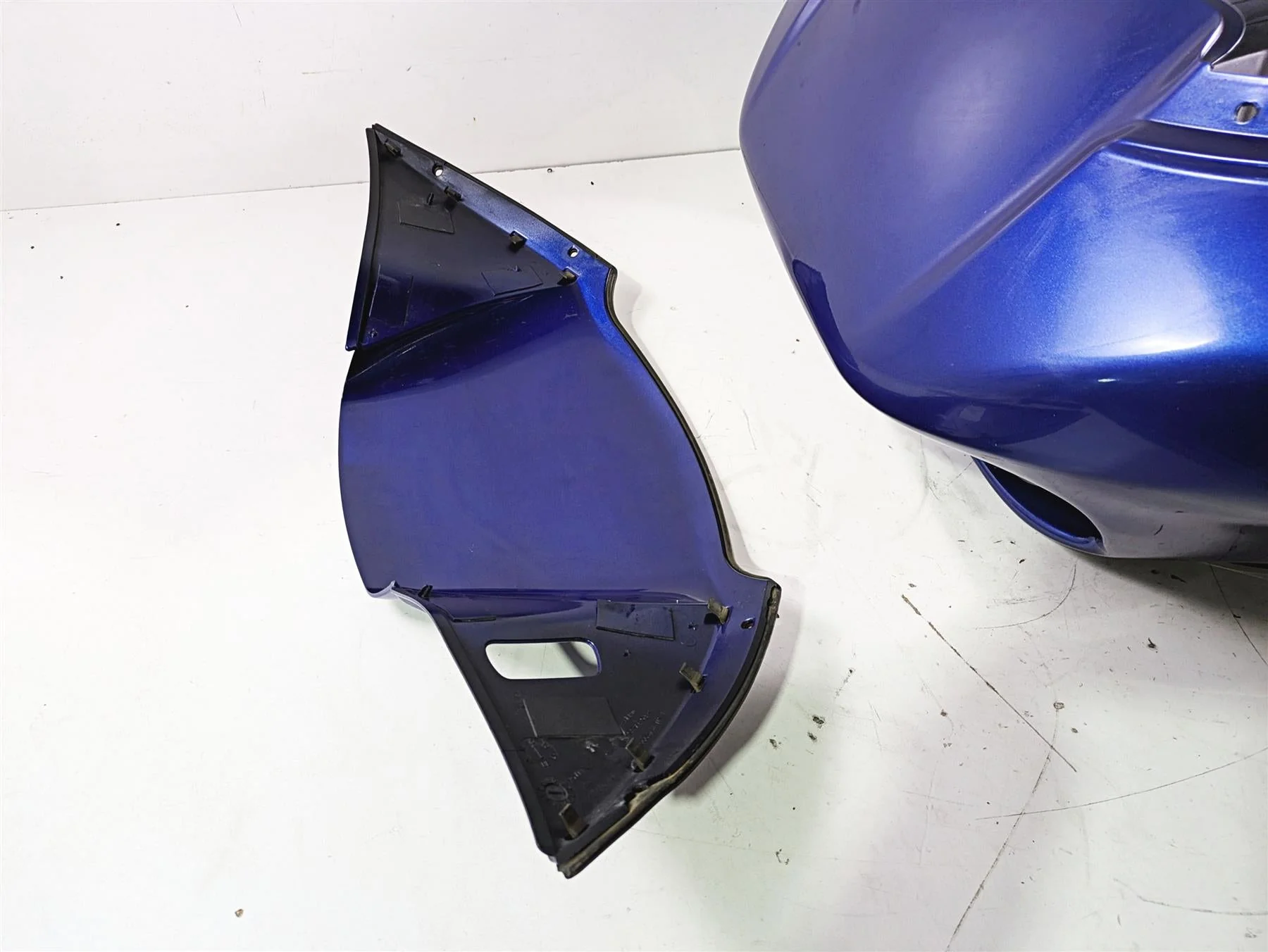 2016 Harley Touring FLTRX Road Glide Front Nose Fairing READ 57000290 - Image 8