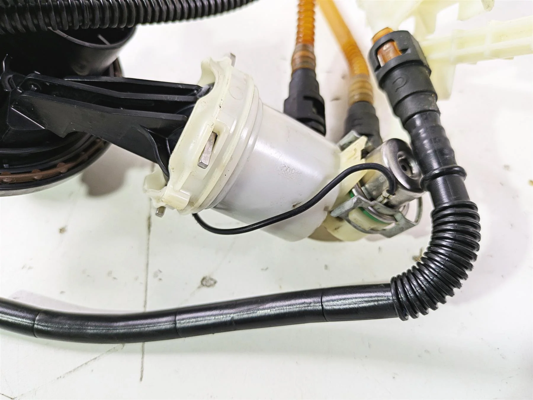 2016 Harley Touring FLTRX Road Glide Fuel Gas Petrol Pump 75069-08C 62908-08 - Image 11