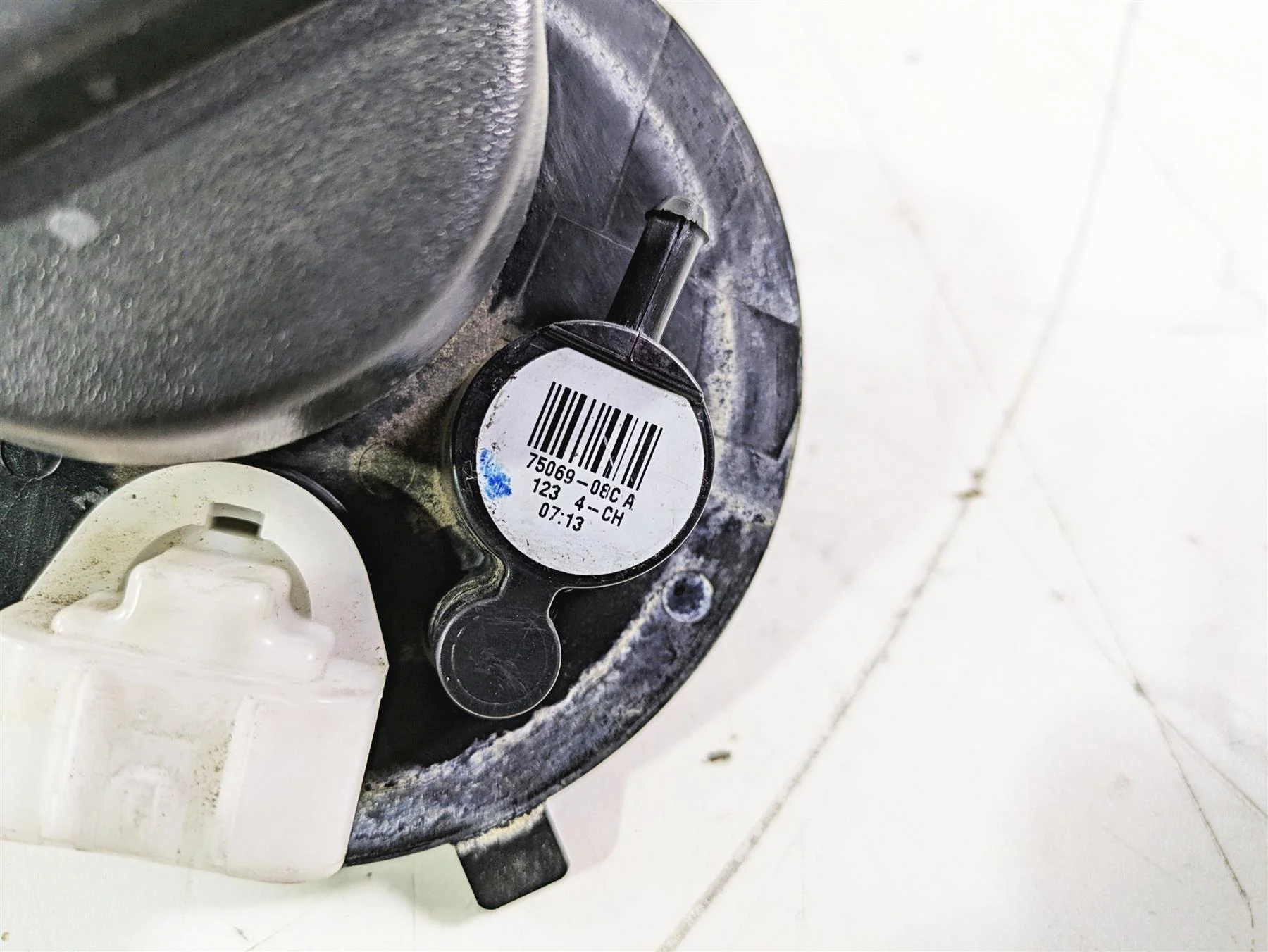 2016 Harley Touring FLTRX Road Glide Fuel Gas Petrol Pump 75069-08C 62908-08 - Image 3