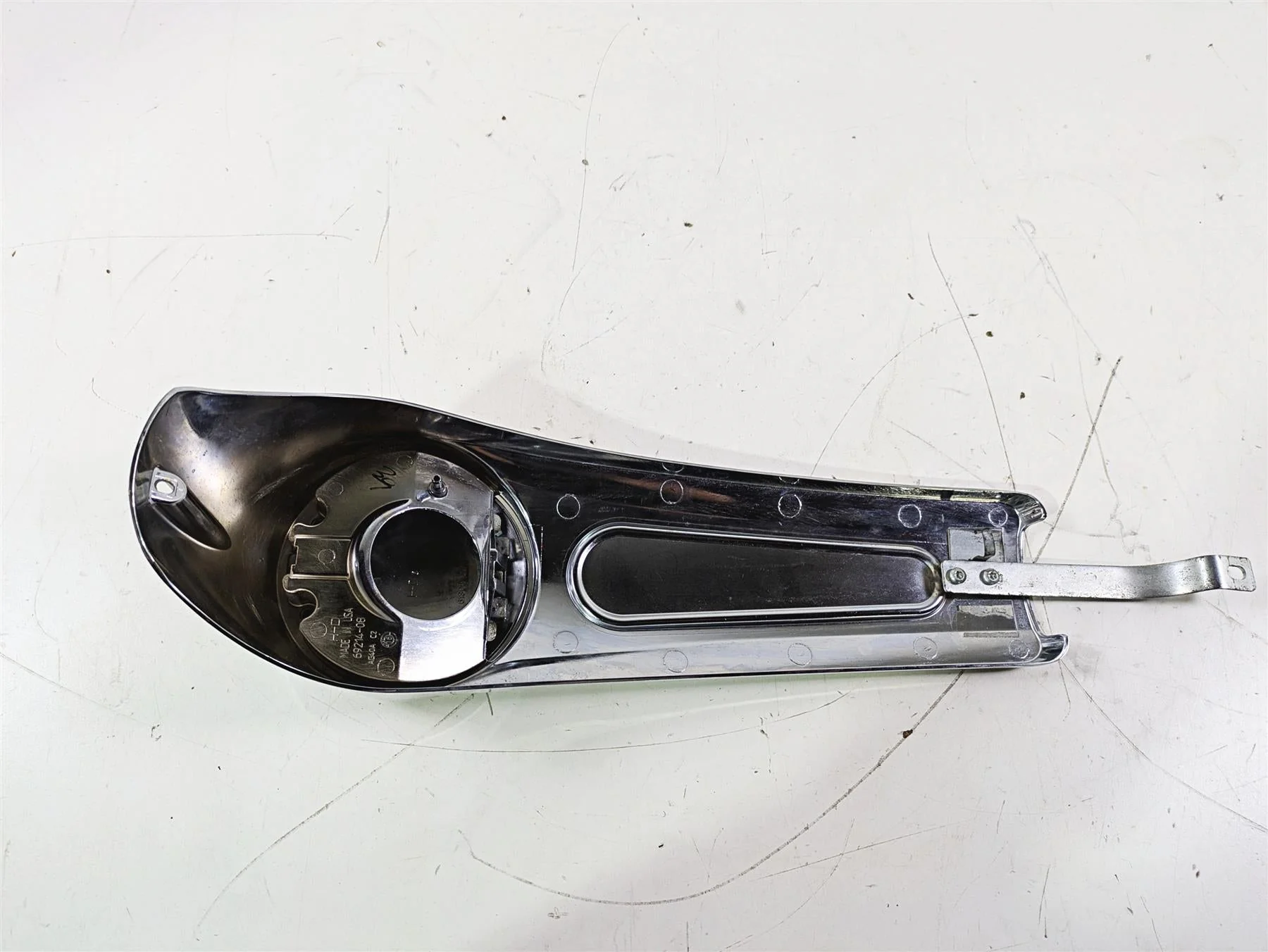 2016 Harley Touring FLTRX Road Glide Fuel Gas Petrol Tank Console 69214-08 - Image 9