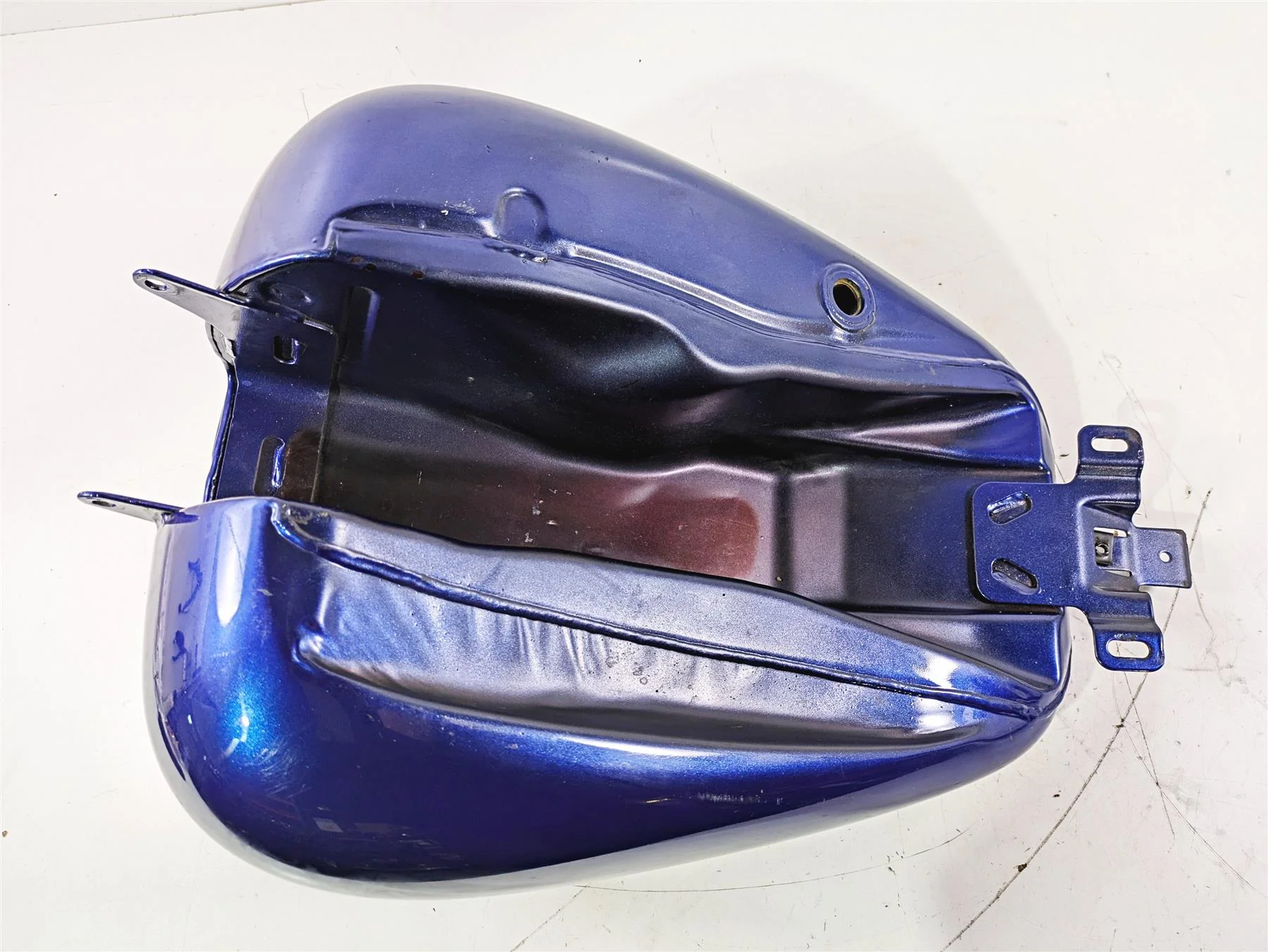 2016 Harley Touring FLTRX Road Glide Fuel Petrol Gas Tank 61356-08 - Image 10