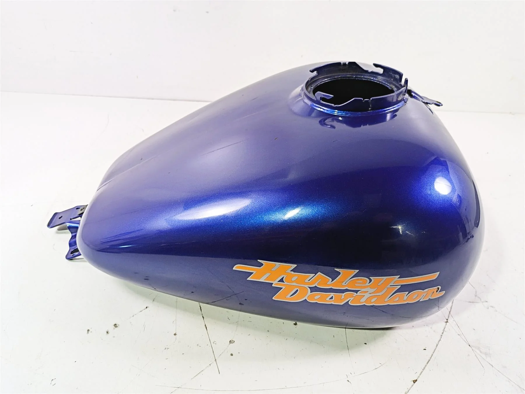 2016 Harley Touring FLTRX Road Glide Fuel Petrol Gas Tank 61356-08 - Image 3