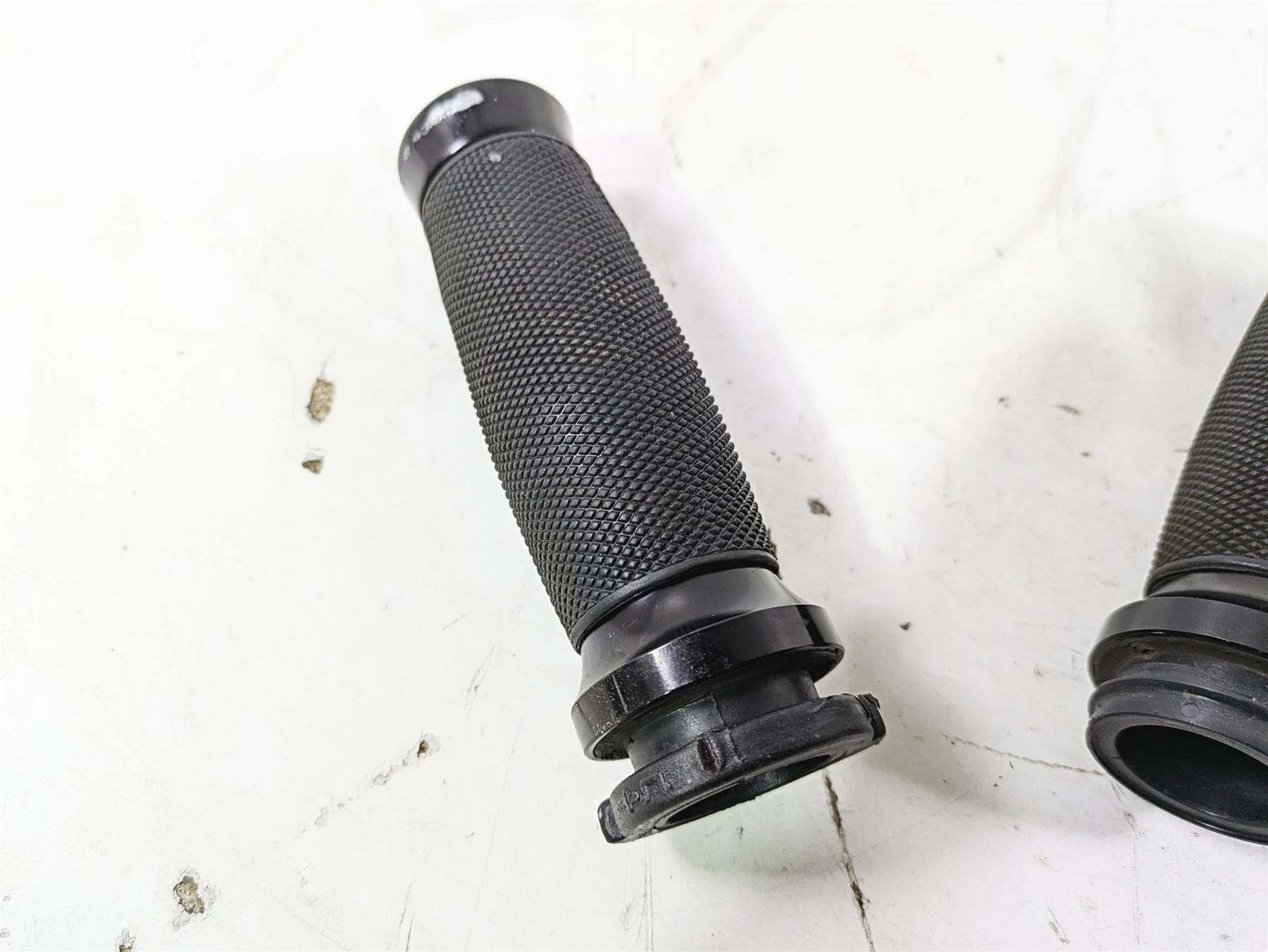 2016 Harley Touring FLTRX Road Glide Get-A-Grip Magnum Hand Grip Set 56100036 - Image 8