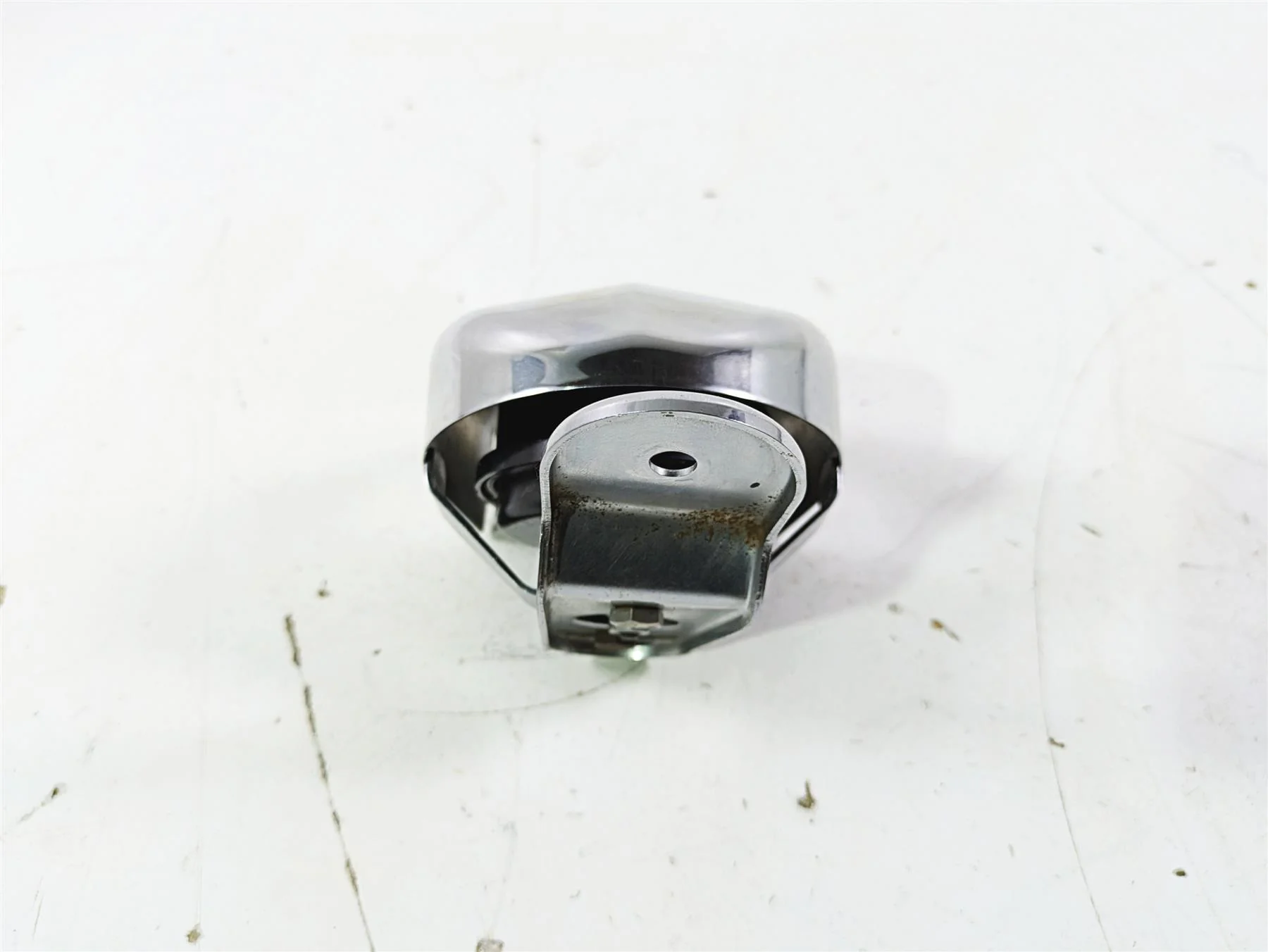 2016 Harley Touring FLTRX Road Glide Horn & Chrome Cover 61300478A - Image 3
