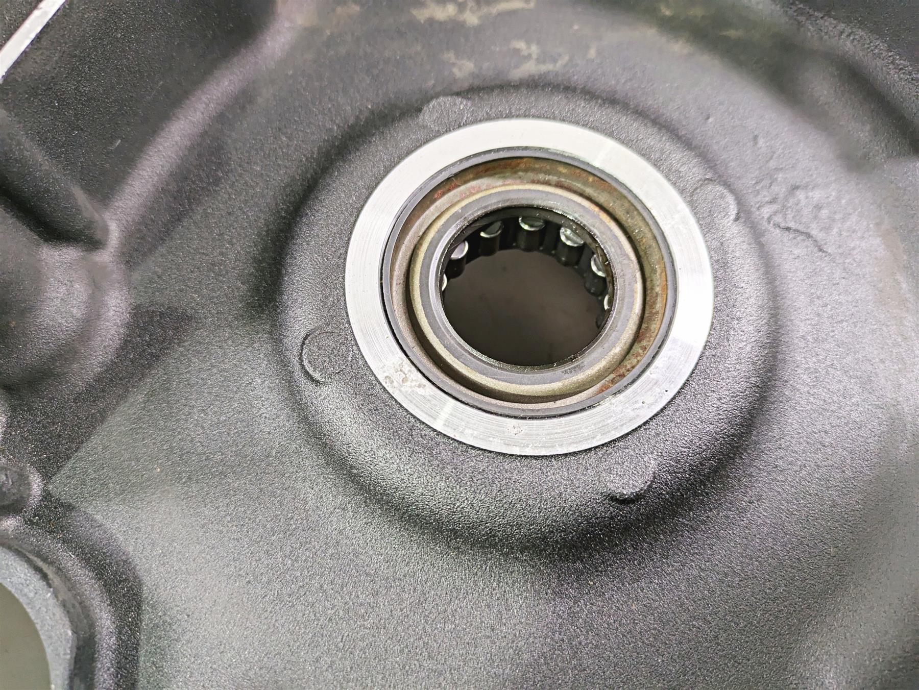 2016 Harley Touring FLTRX Road Glide Inner Primary Drive Clutch Cover 60677-07A - Image 8
