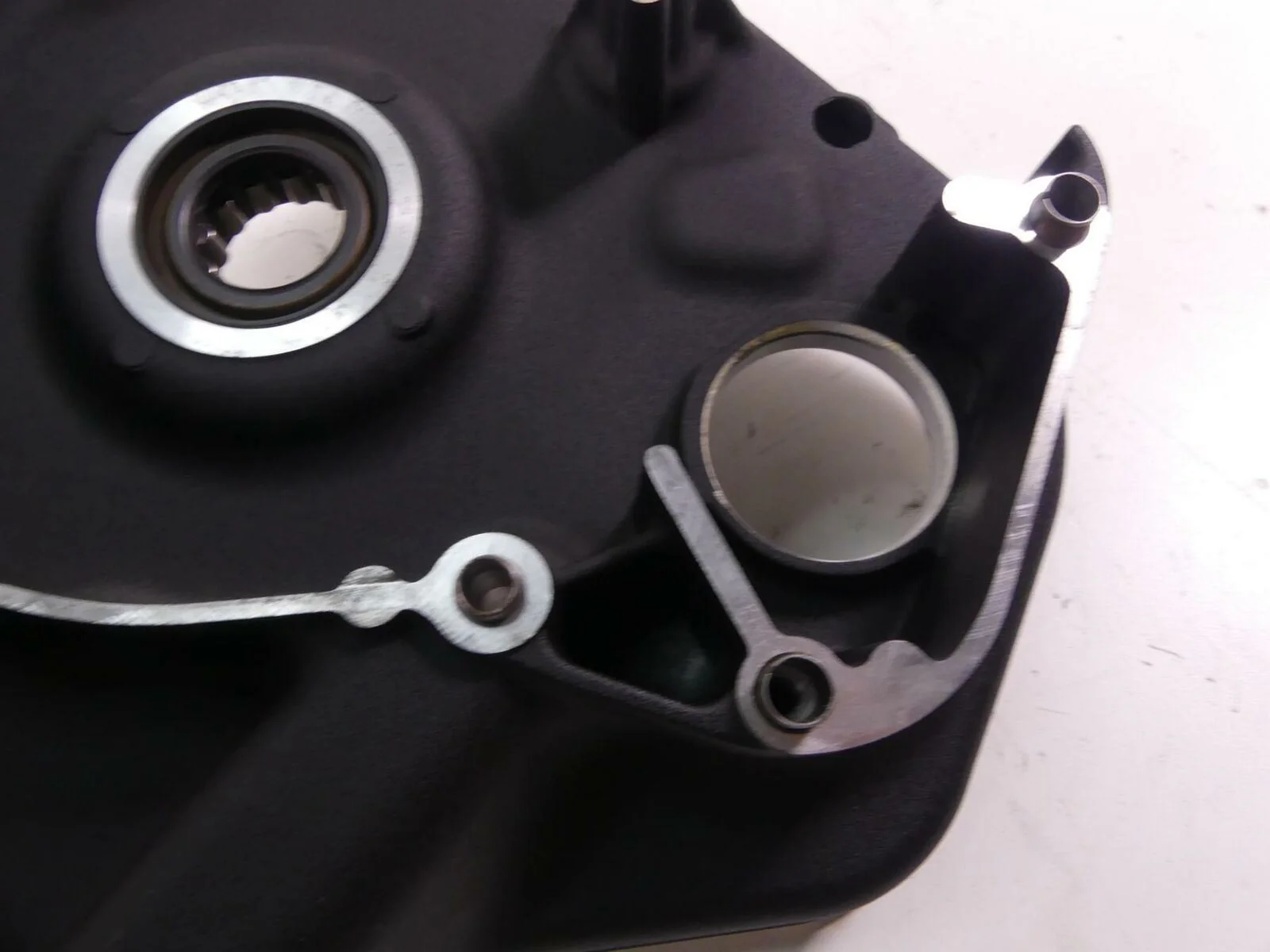 2016 Harley Touring FLTRX Road Glide Inner Primary Drive Clutch Cover 60677-07A - Image 8