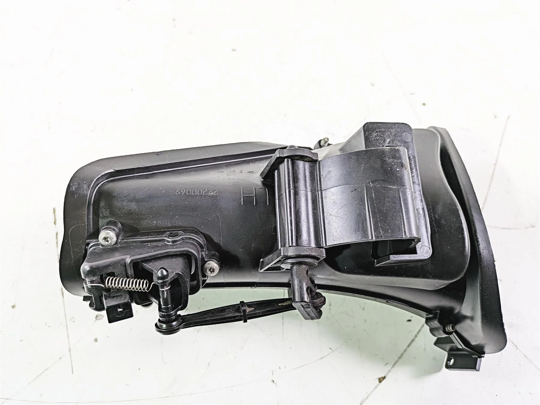 2016 Harley Touring FLTRX Road Glide Left Air Duct Vent Part 29200070 - Image 7