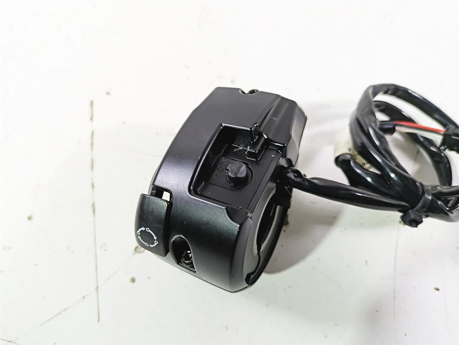 2016 Harley Touring FLTRX Road Glide Left Hand Control Switch 71500128B - Image 12