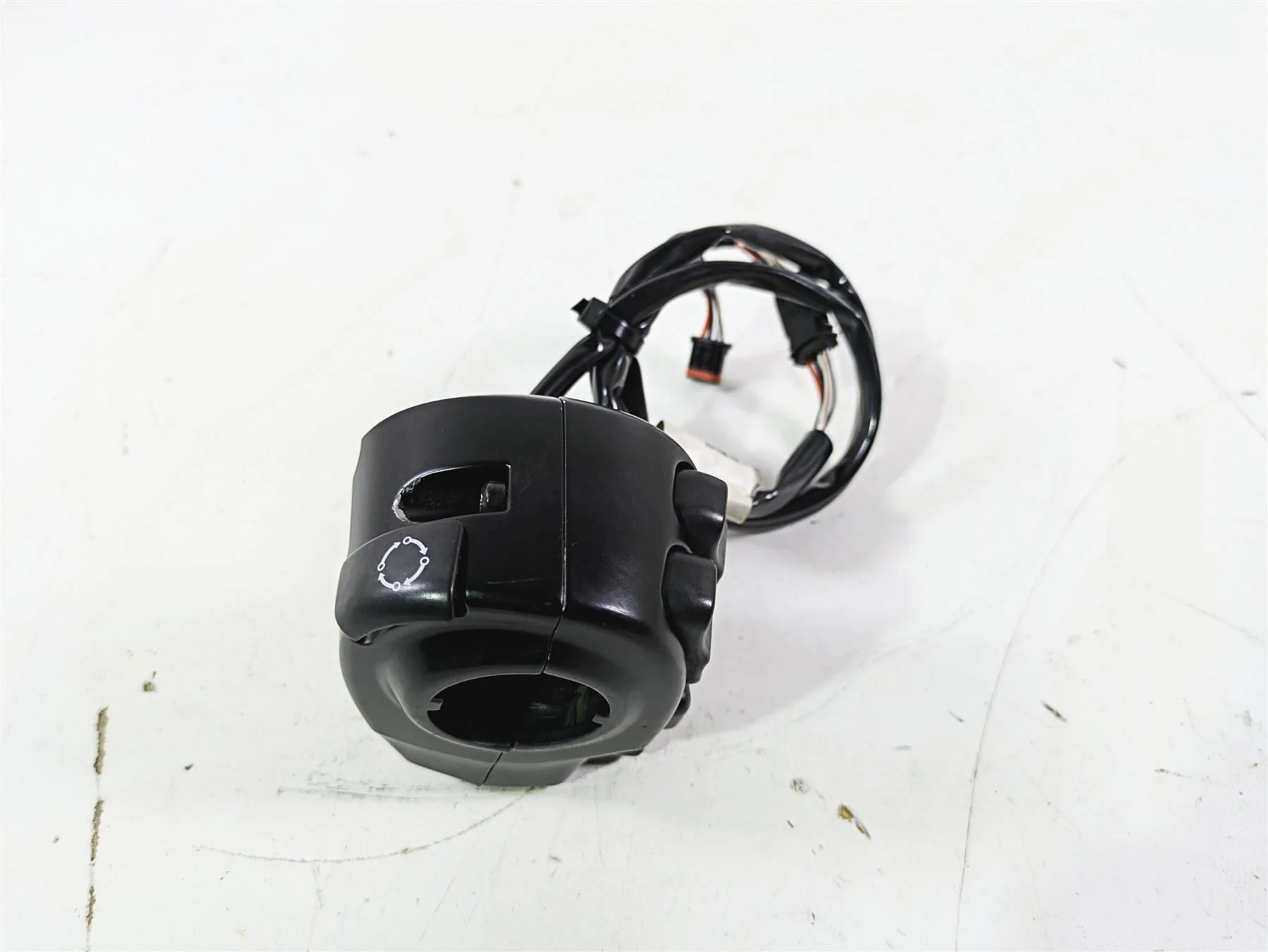 2016 Harley Touring FLTRX Road Glide Left Hand Control Switch 71500128B - Image 4